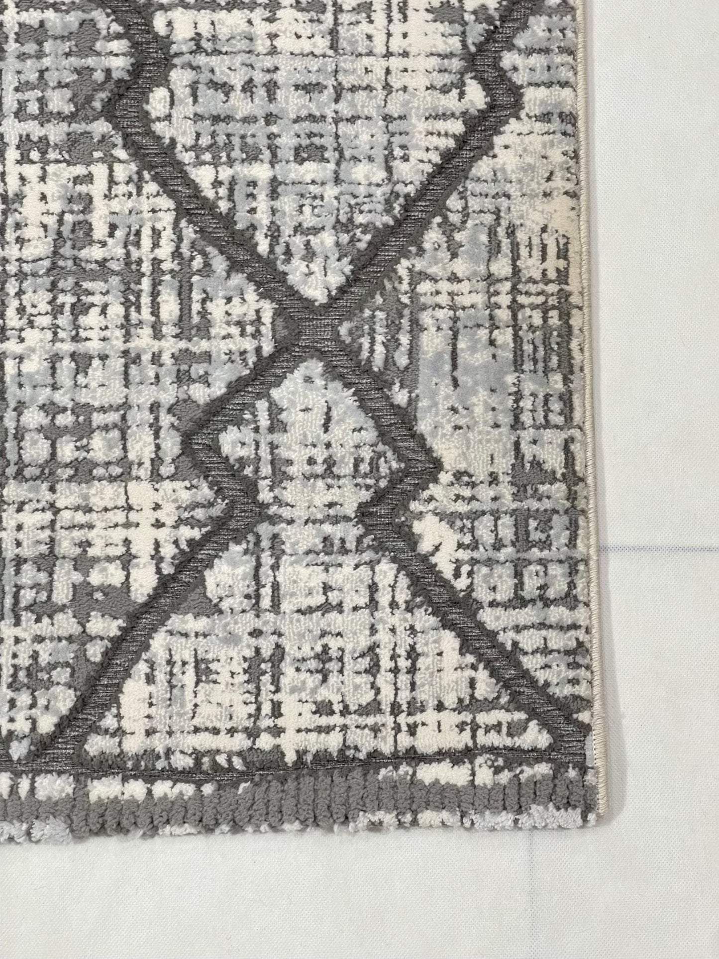Irani viscose Rug , Woven Back
Article-302-Grey
Size : 3 ft width x 5 ft length (100 cm x 150cm)