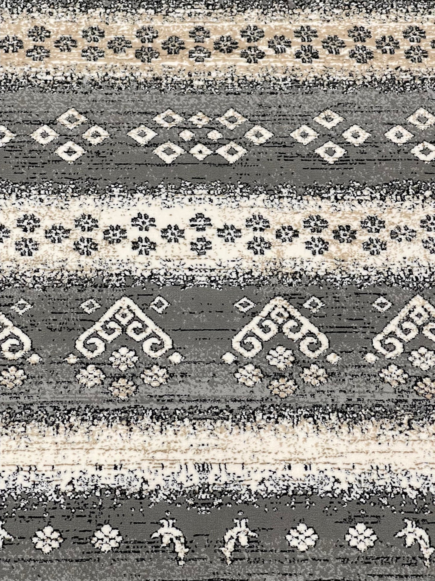 Irani Vintage Woven Rug.
Article -2048-Grey
Size: 4 ft width x 6 ft length ( 120cm x 180 cm)