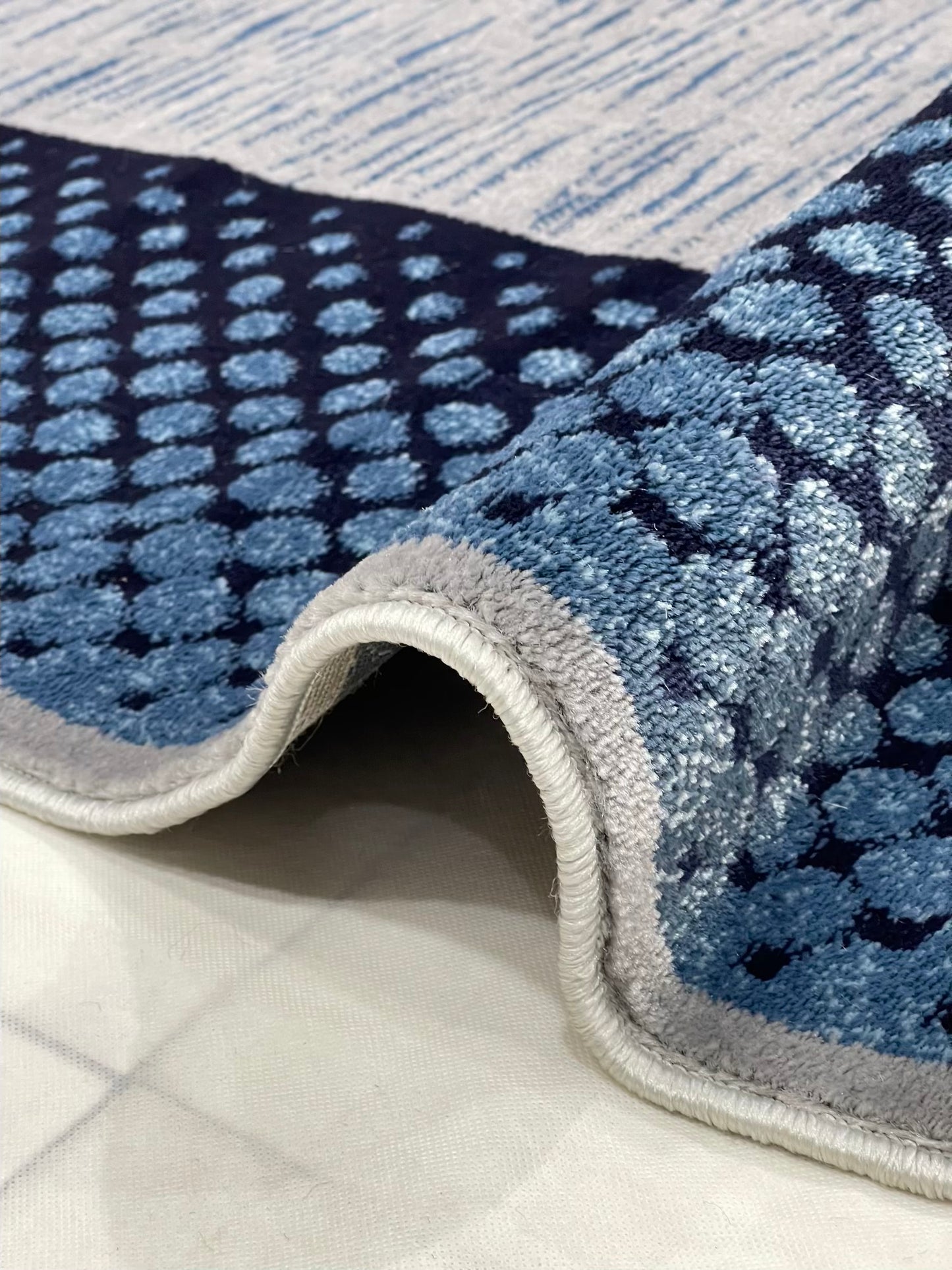 Modern polypropylene Rug,back woven(Article-1056-Grey) Size : 5ft width x 7.3ft length (150cm x 220cm)