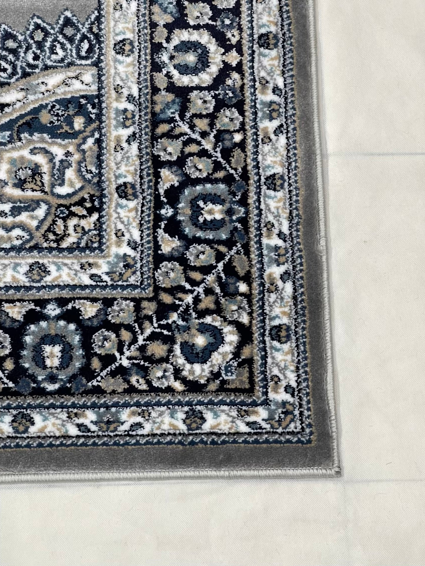 Persian Polypropylene Rug,back woven(Article-57-Grey)
Size : 5ft width x 7.3ft length (150cm x 220cm)