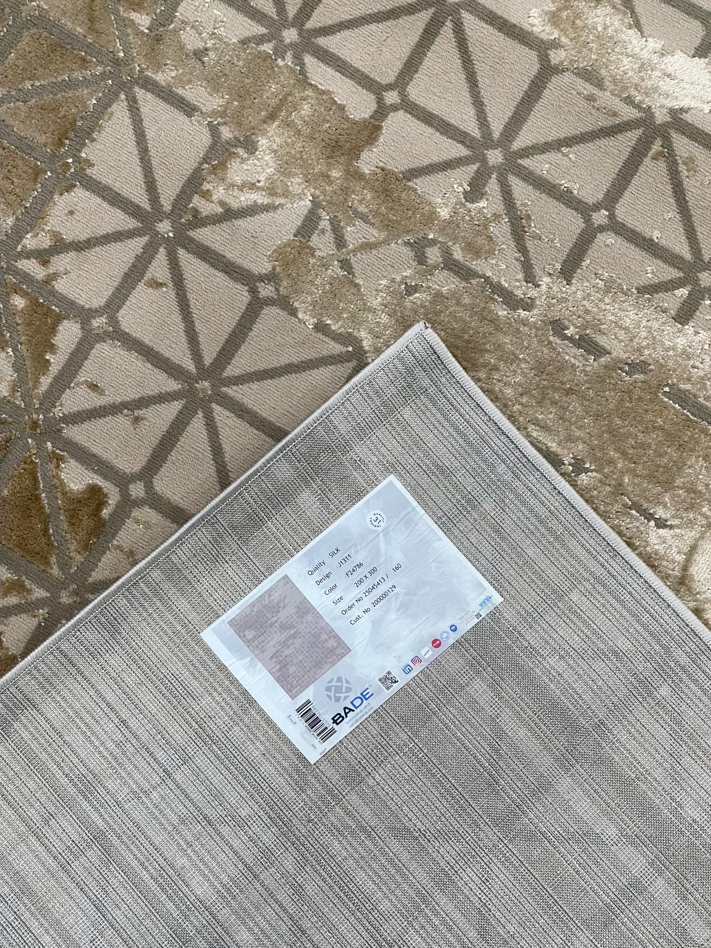Turkish Polyester Silk.(Article-1612-Brown )
Size : 6.6 ft width x 9.6 ft length ( 200 cm x 290 cm)