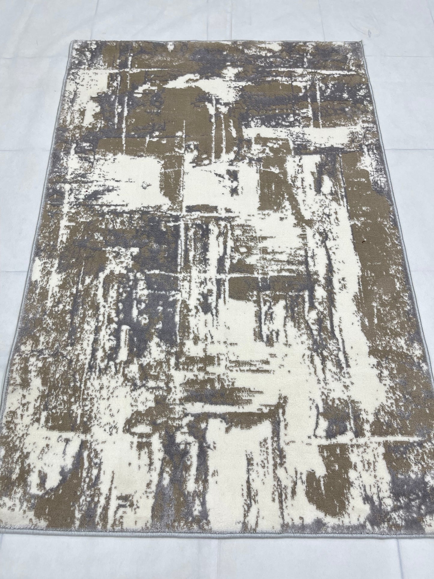 Polyester Silk Woven Rug.(Article-1452-Grey)
Size : 3 ft width x 5 ft length ( 100cm x 150cm)