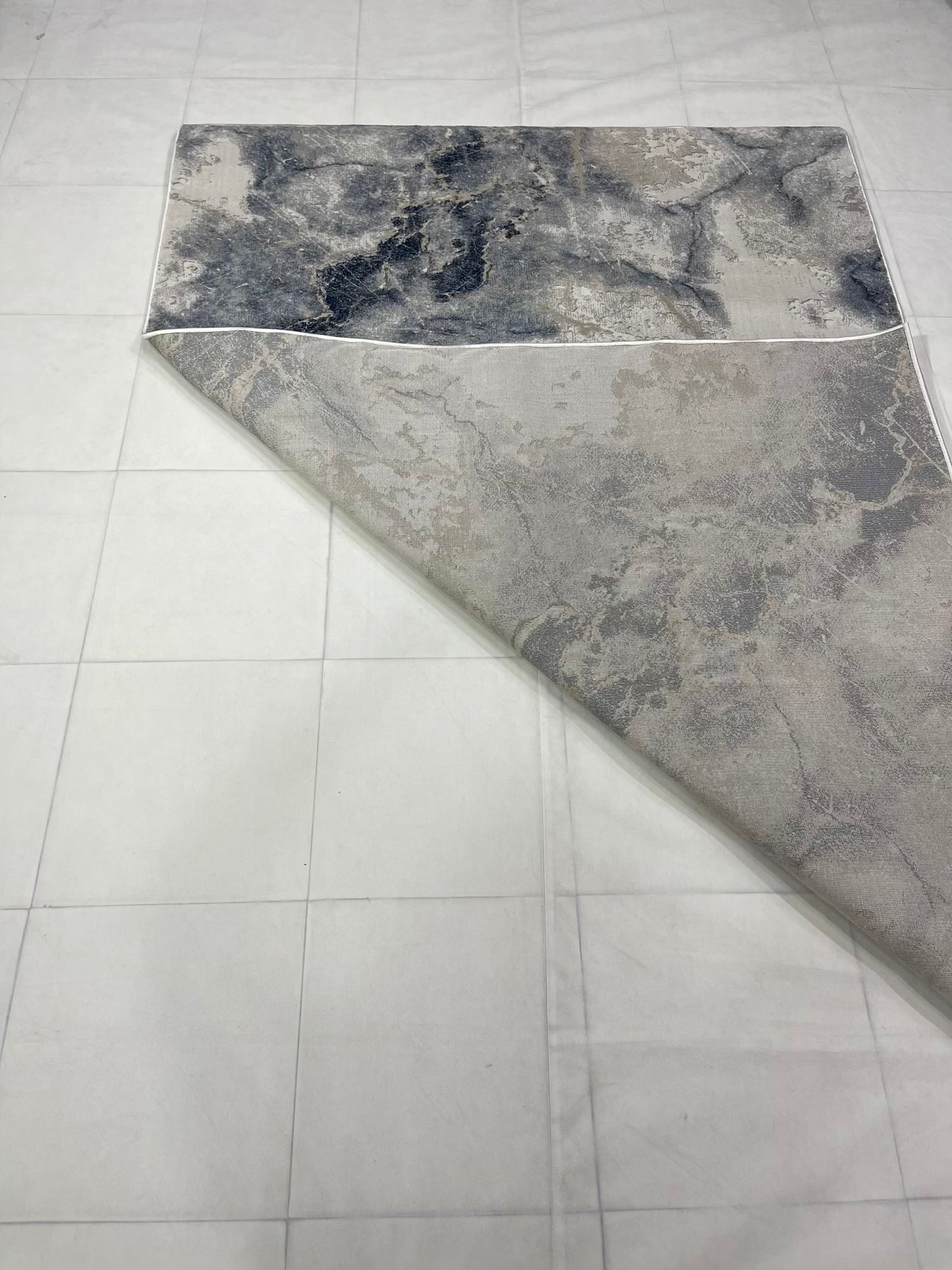 Turkish Polypropylene Silk.(Article-1679-Off white , Grey ) Size : 5ft width x 7.3ft length (160 cm x 225cm)