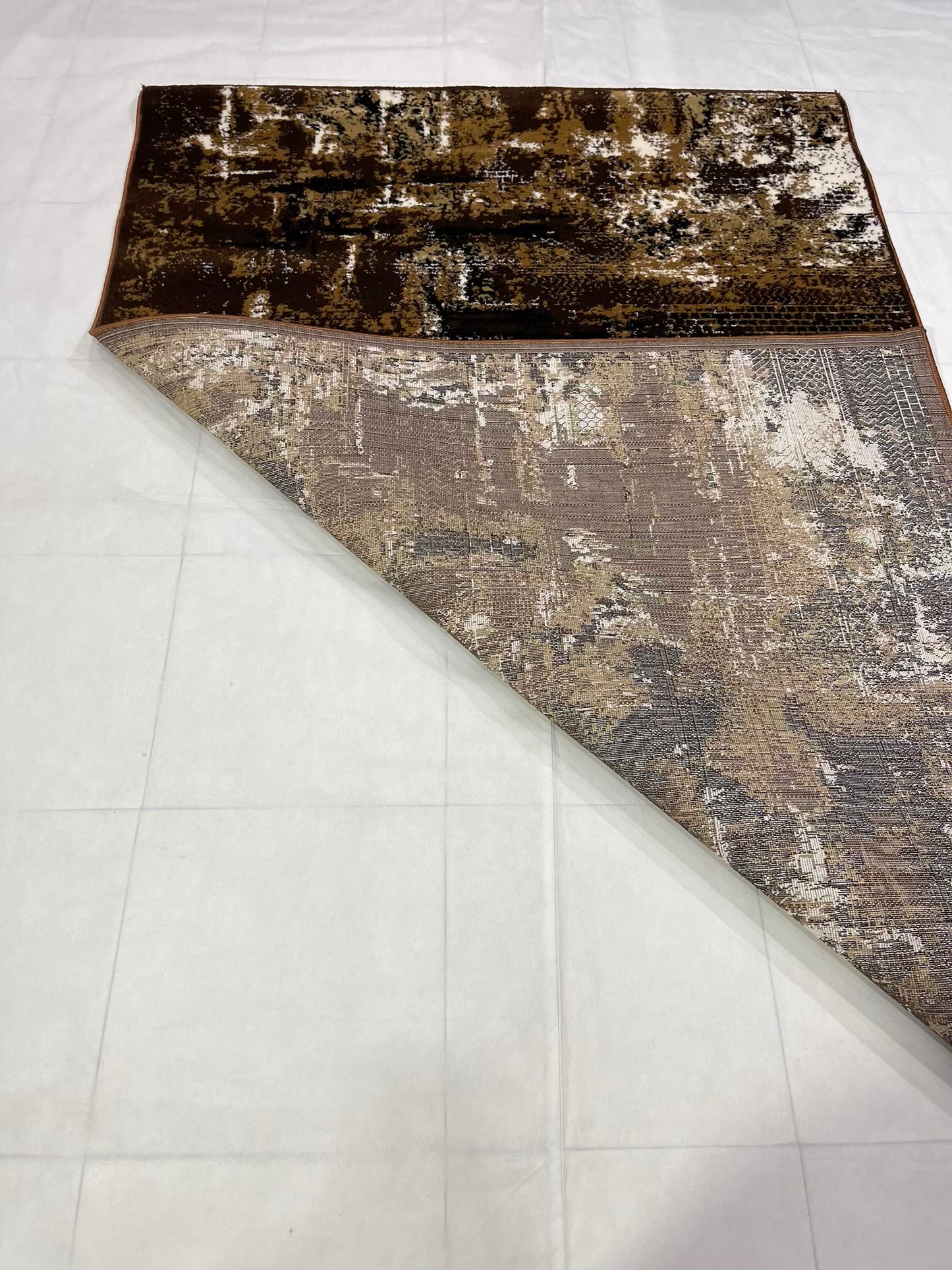 Modern polypropylene Rug,back woven(Article-1280-Brown)
Size : 5ft width x 7.3ft length (150cm x 220cm)