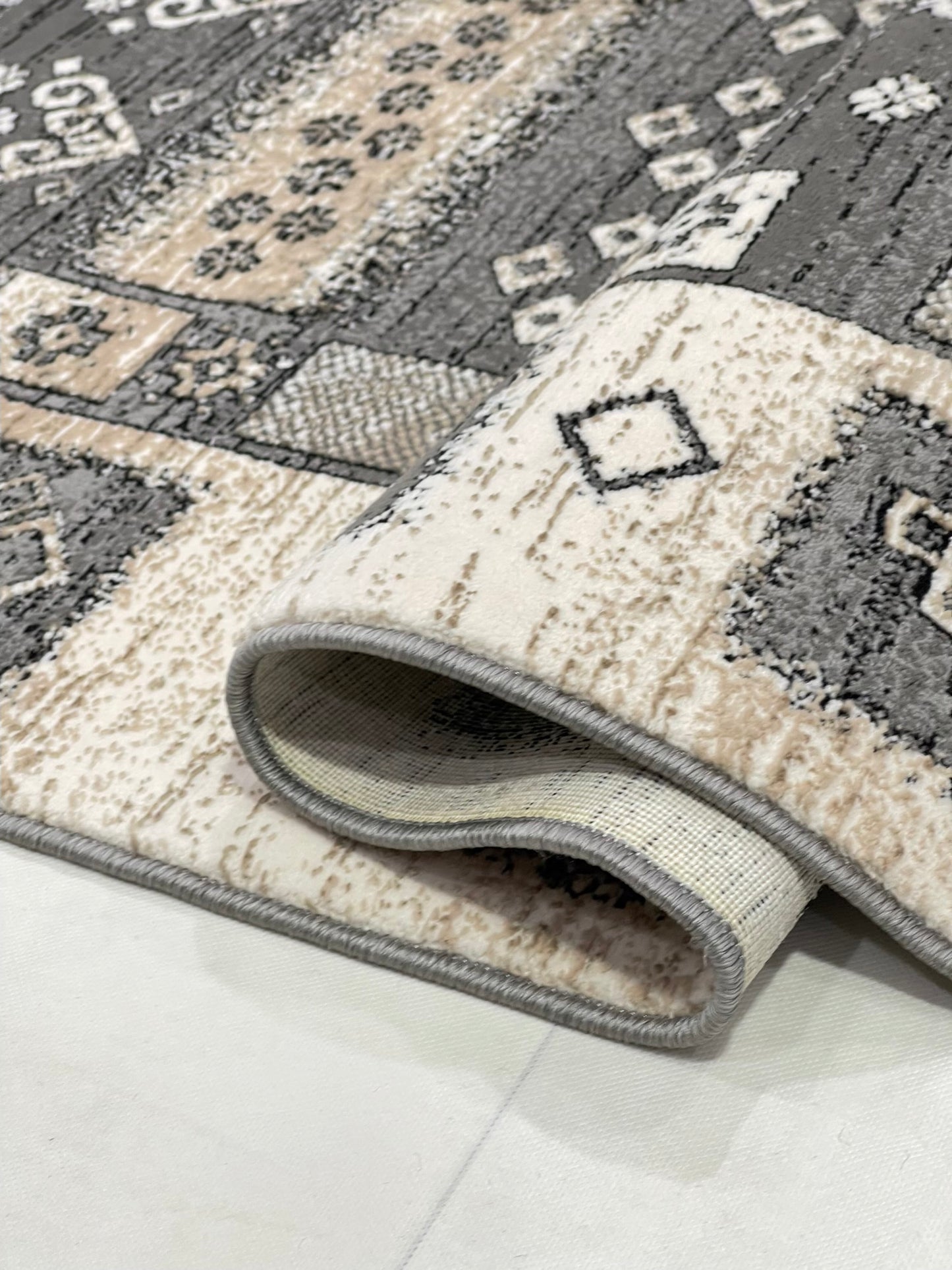 Irani Vintage Woven Rug.
Article -2048-Grey
Size: 4 ft width x 6 ft length ( 120cm x 180 cm)
