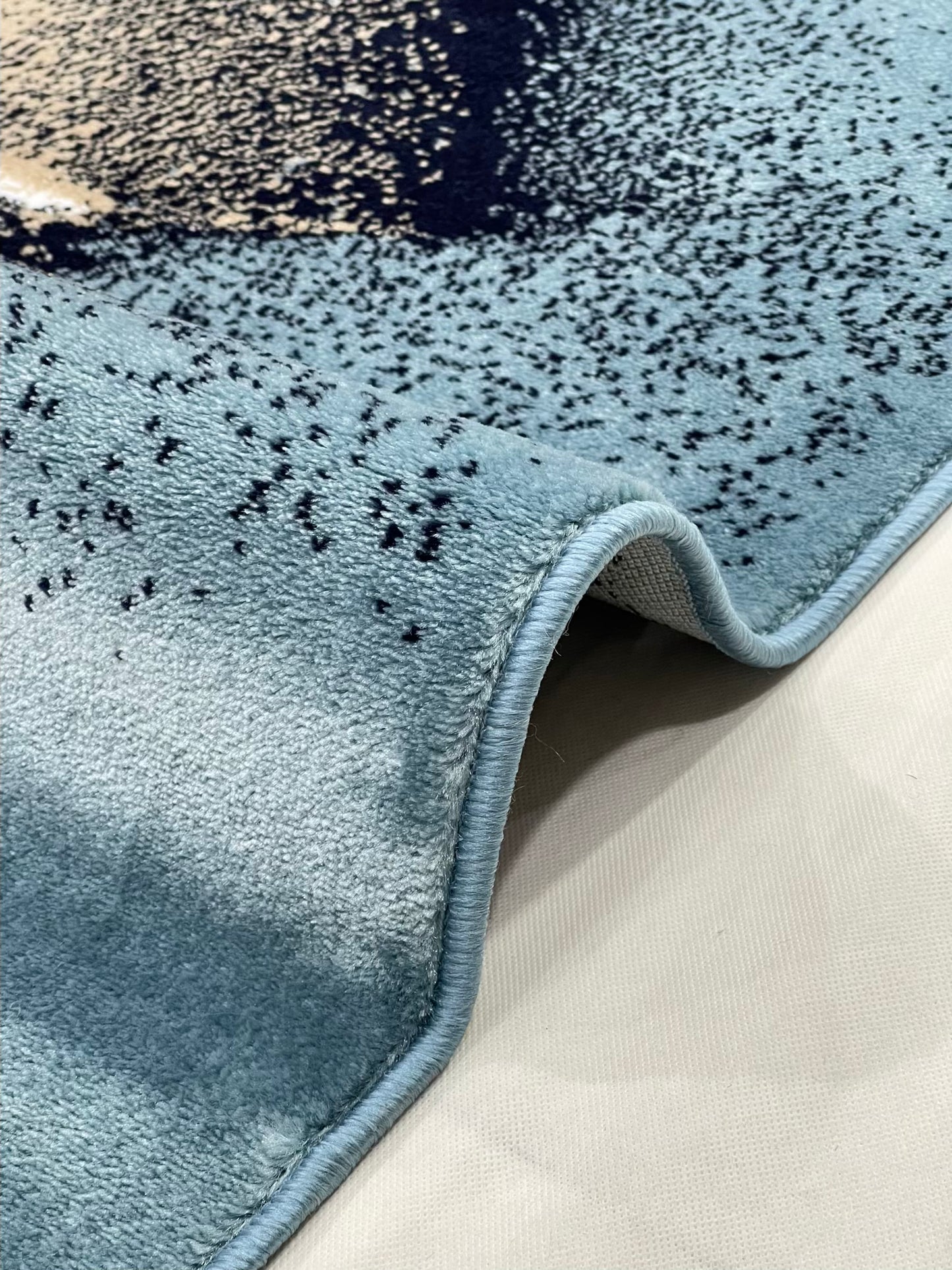 Modern polypropylene Rug,back woven(Article-349-Feroze)
Size : 5ft width x 7.3ft length (150cm x 220cm)