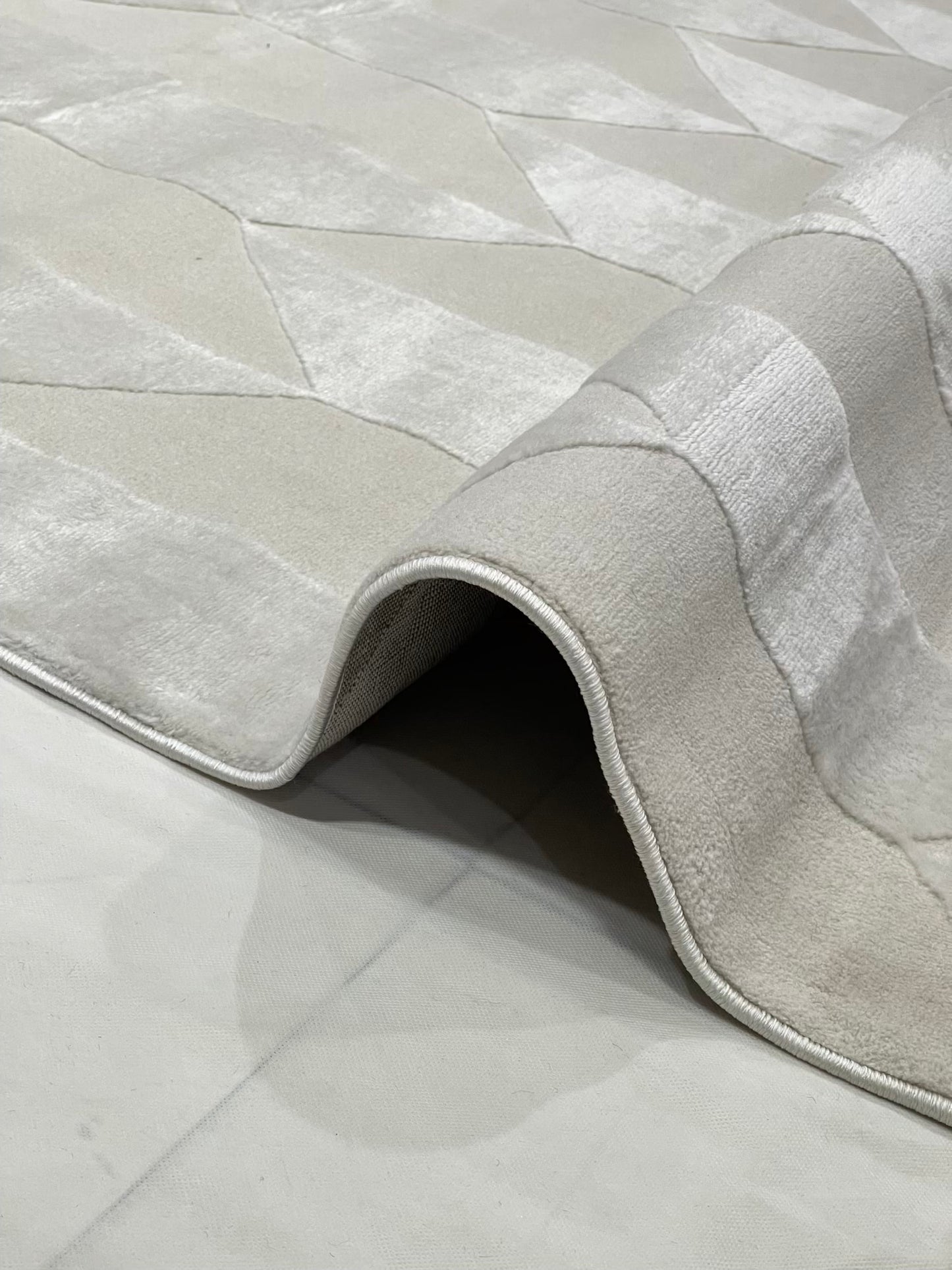 Modern Turkish Silk , Woven Back (Article-1307-White) Size : 5 ft width x 7.3 ft length