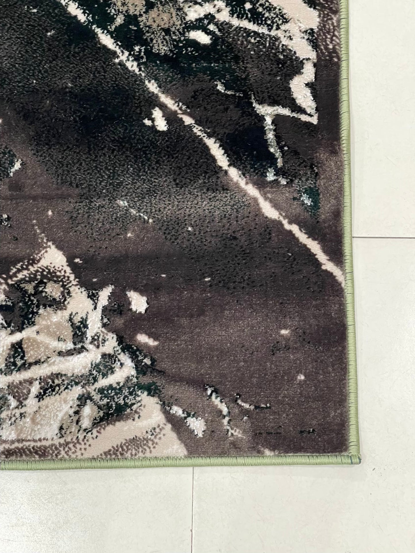 Turkish Polypropylene Silk.(Article-1679-Green ) Size : 5ft width  x 7.3ft length (150 cm x 220cm)