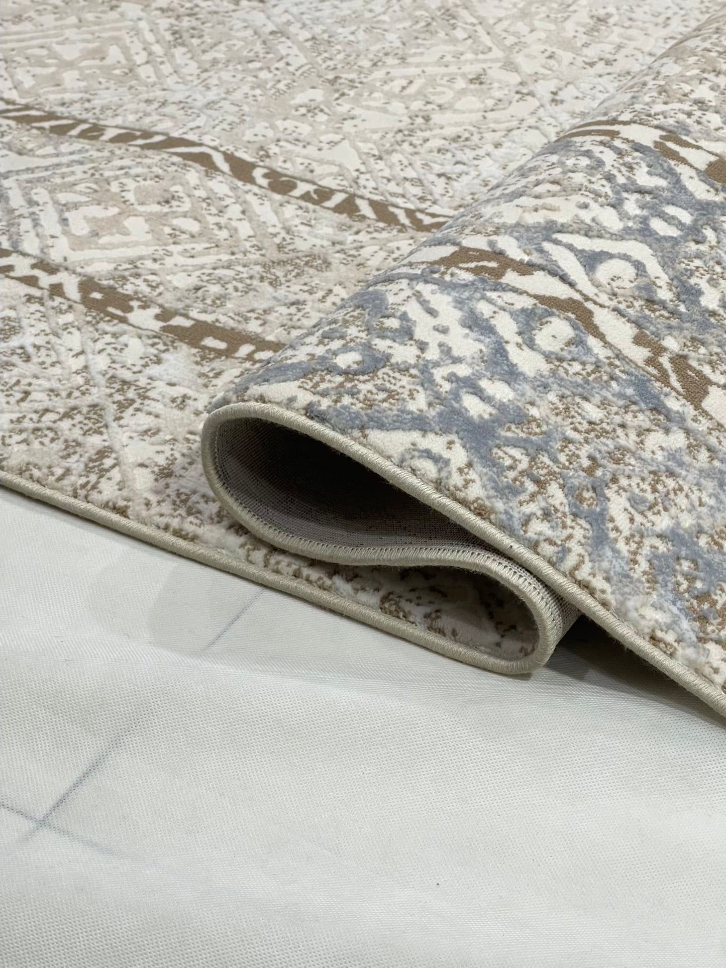 Irani Vintage Woven Rug. Article -2080-Off White Size: 6.6 ft width x 9.6 ft length (200cm x 290cm)