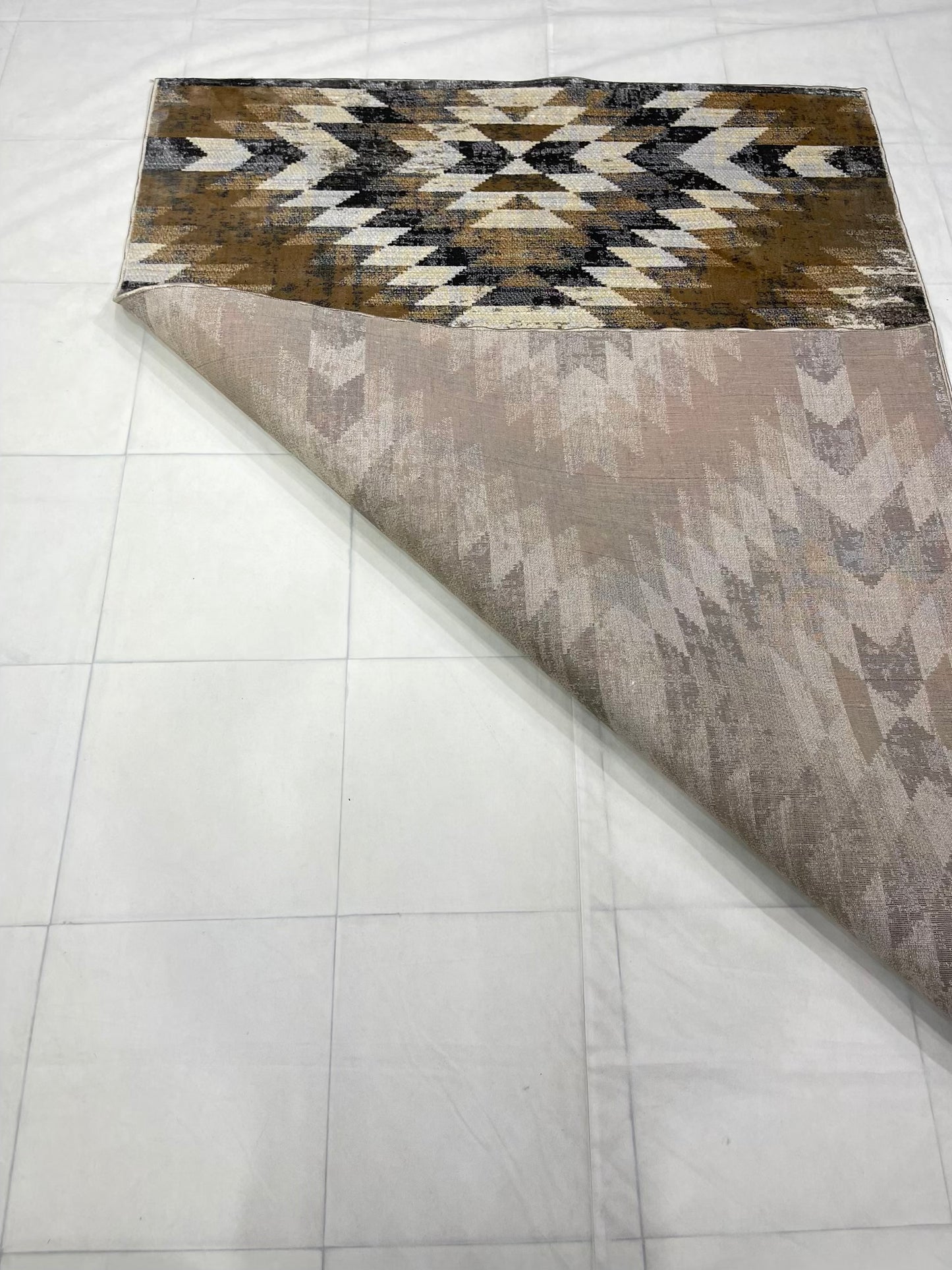 Modern Turkish Silk , Woven Back (Article-1304-Beige, Grey) Size : 5 ft width x 7.3 ft length