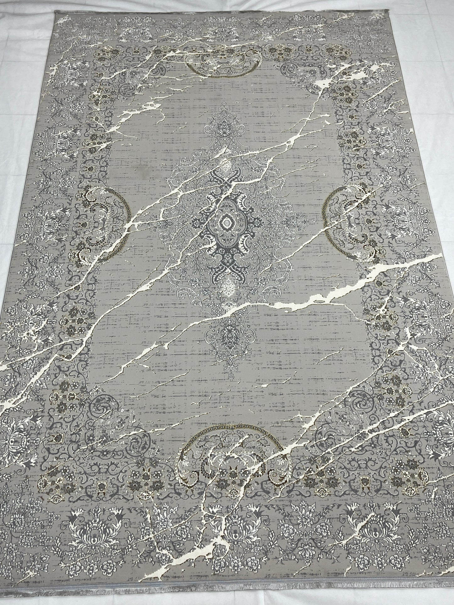 New Turkish Silk (Surya A)
Size: 6.6 ft width x 9.6 ft length (200cm x 290cm)
Article -628- Off White
