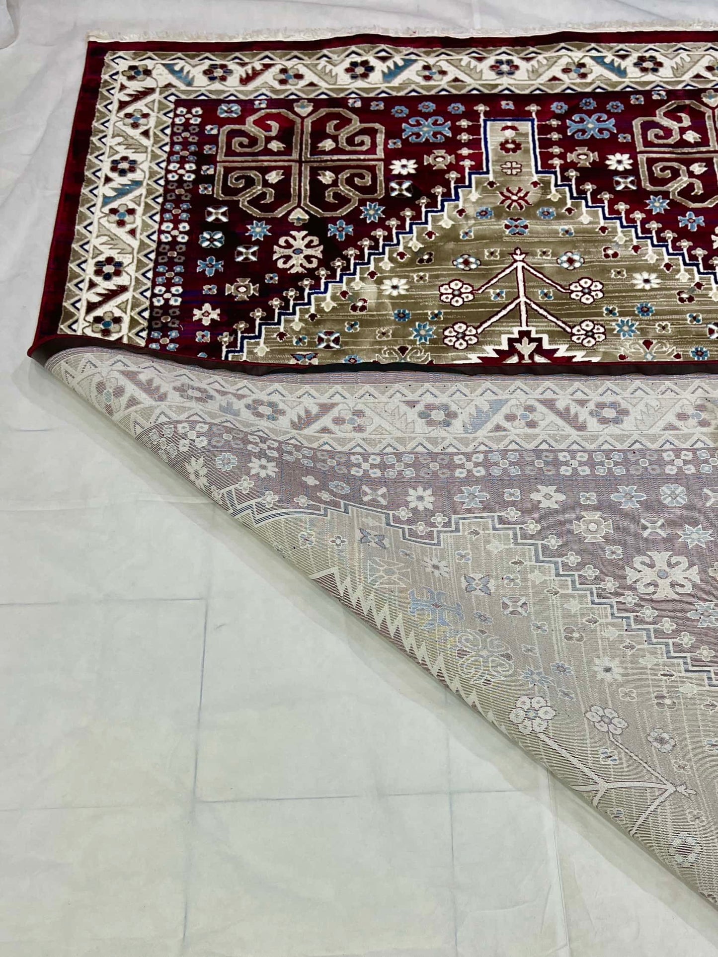 New Turkish Silk (Super Hair) 
Size: 6.6 ft width x 9.6 ft length (200cm x 290cm)
Article -409- Red , Multi Colour