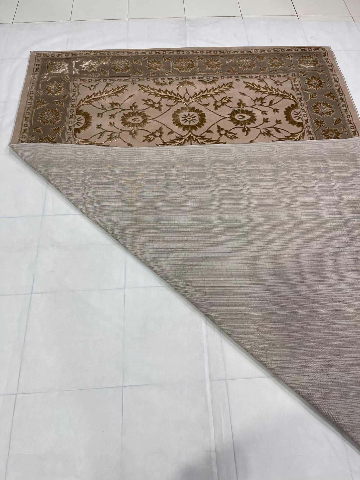 Turkish Polyester Silk.(Article-1605-Brown )
Size : 6.6 ft width x 9.6 ft length ( 200 cm x 290 cm)