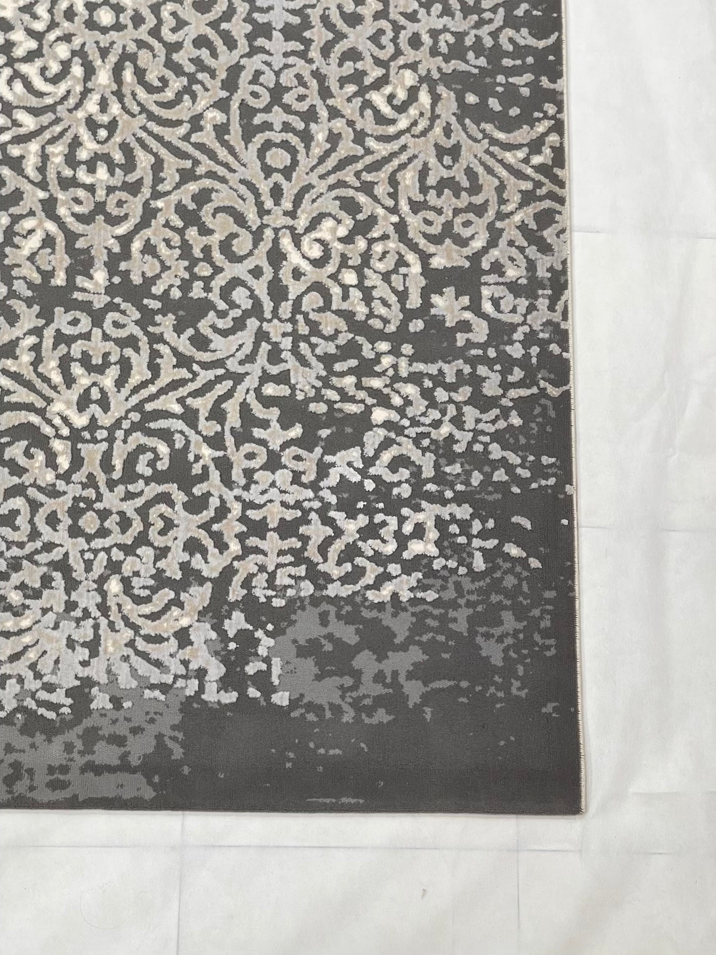 Irani Vintage Woven Rug.
Article -2030-Grey
Size: 6.6 ft width x 9.6 ft length (200cm x 290cm)