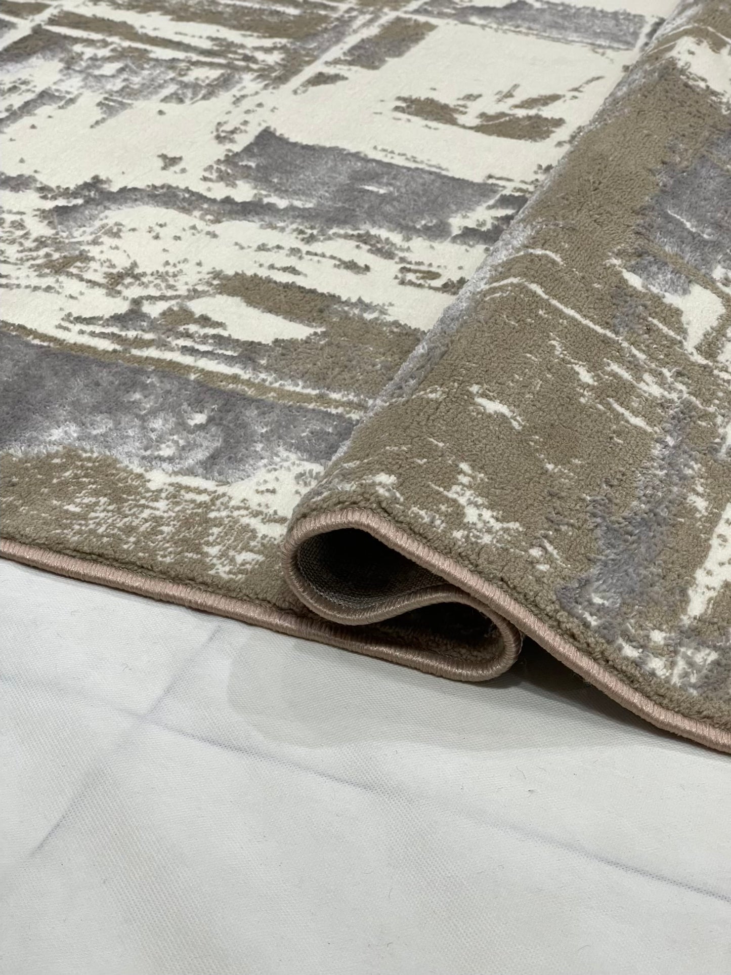 Pakistani Silk Woven Rug.(Article-1450-Light Beige)
Size : 5ft width x 7.3ft length (150cm x 220cm)