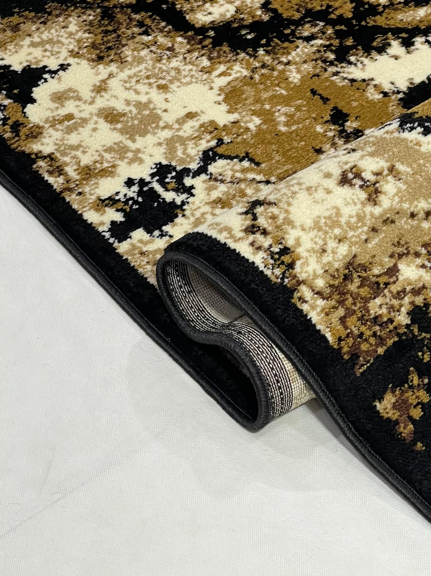Modern polypropylene Rug,back woven(Article-1302-Black)
Size : 5ft width x 7.3ft length (150cm x 220cm)