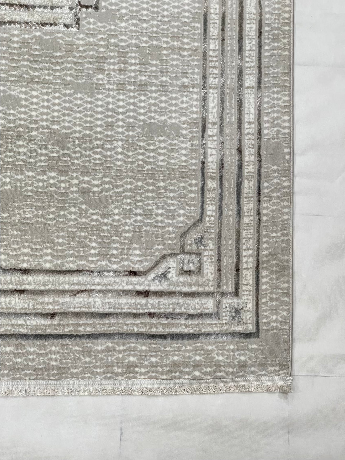 Turkish Top Quality Silk.(Article-1090-Cream ) Size: 6.6 ft width x 9.6 ft length (200cm x 290cm)