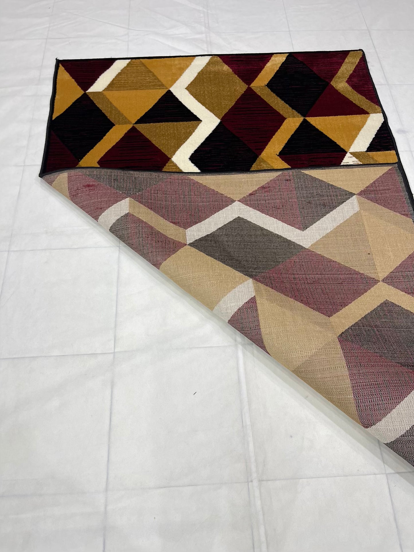 Modern Polypropylene Rug,back woven(Article-1443-black, Multi)
Size : 5ft width x 7.3ft length (150cm x 220cm)