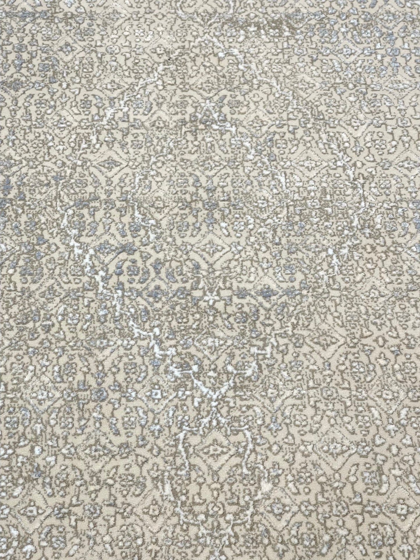 Irani Vintage Woven Rug.
Article -2044-Off white
Size: 4 ft width x 6 ft length ( 120cm x 180 cm)