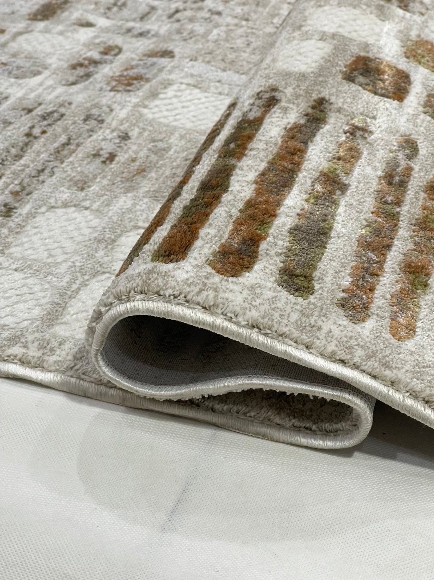 Turkish Top Quality Silk.(Article-1091-Cream ) Size: 6.6 ft width x 9.6 ft length (200cm x 290cm)