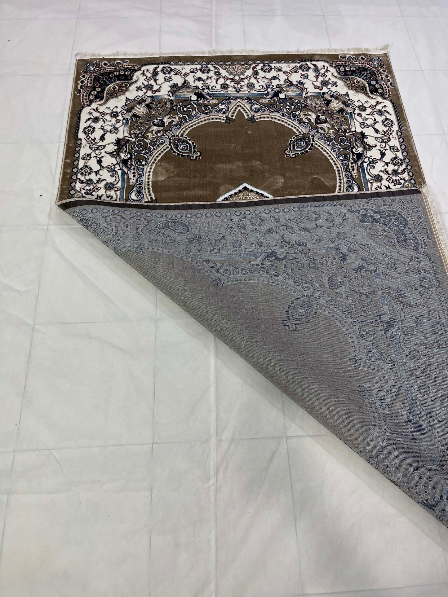 Turkish Top Quality Silk.(Article-1013-Beige)
Size : 5ft width  x 7.3ft length (150cm x 220cm)