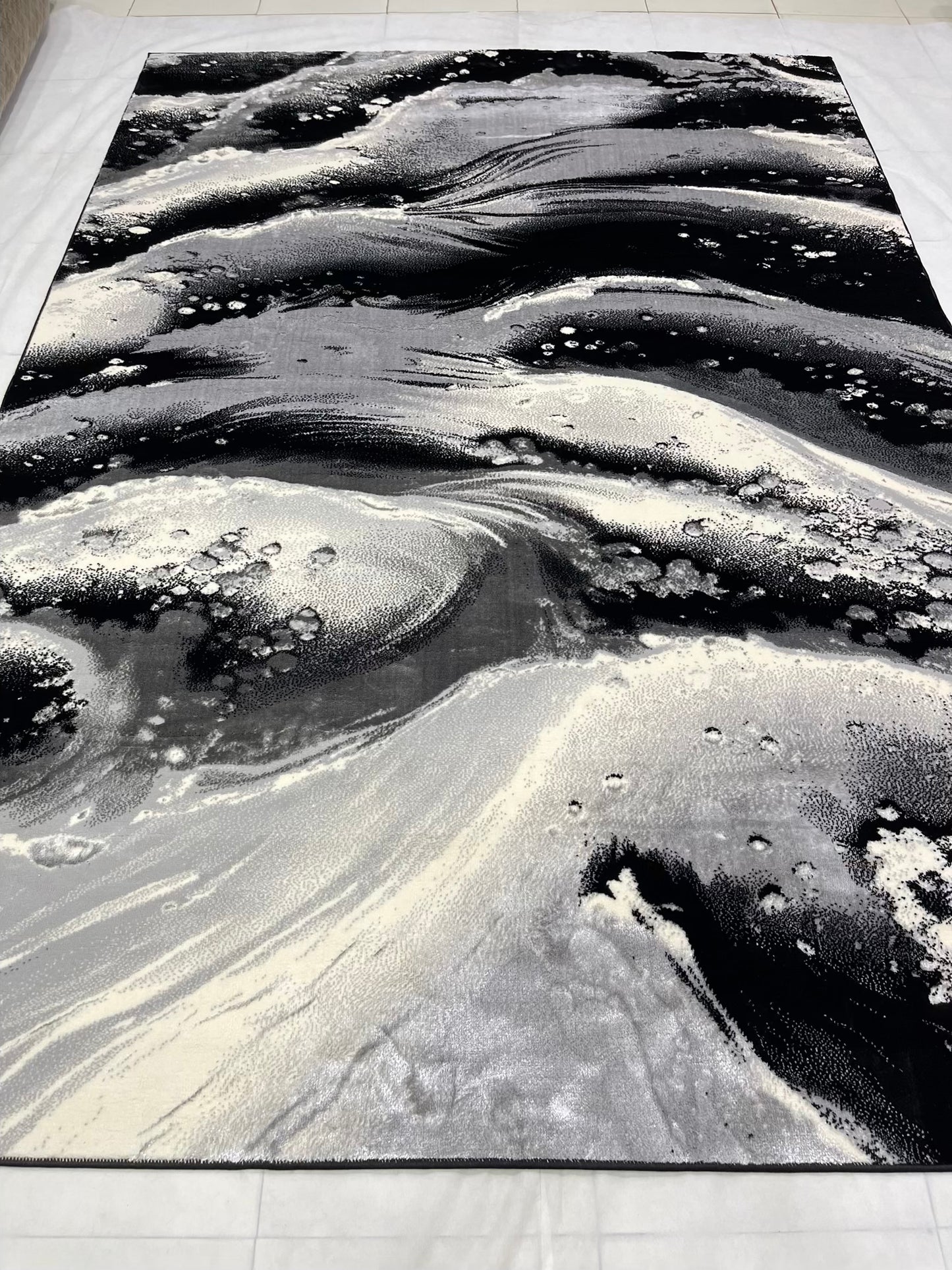 Turkish Top Quality Silk.(Article-1087-Black , Grey) Size: 6.6 ft width x 9.6 ft length (200cm x 290cm)