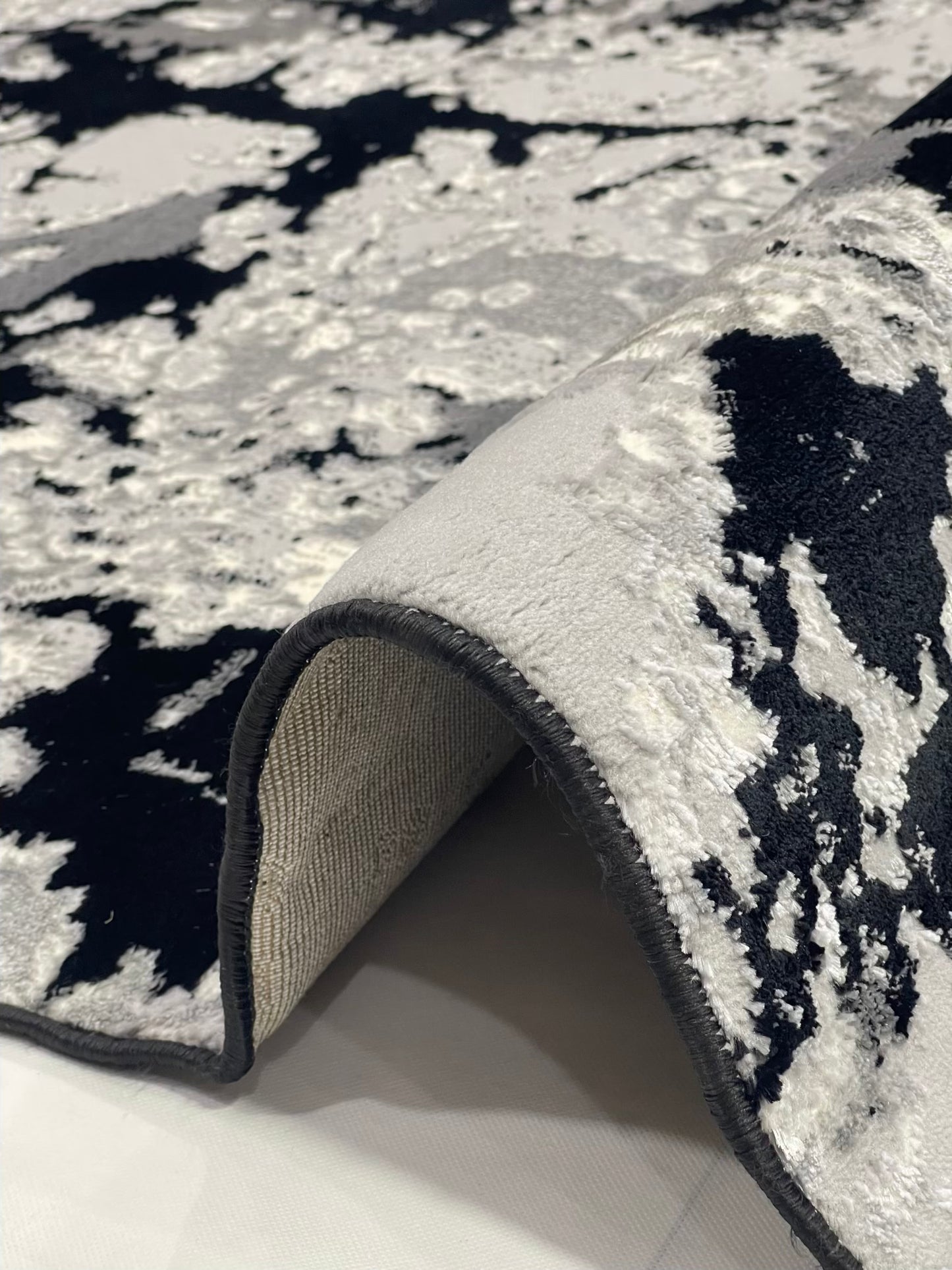 Turkish Top Quality Silk.(Article-1077-Black , Grey) Size: 6.6 ft width x 9.6 ft length (200cm x 290cm)