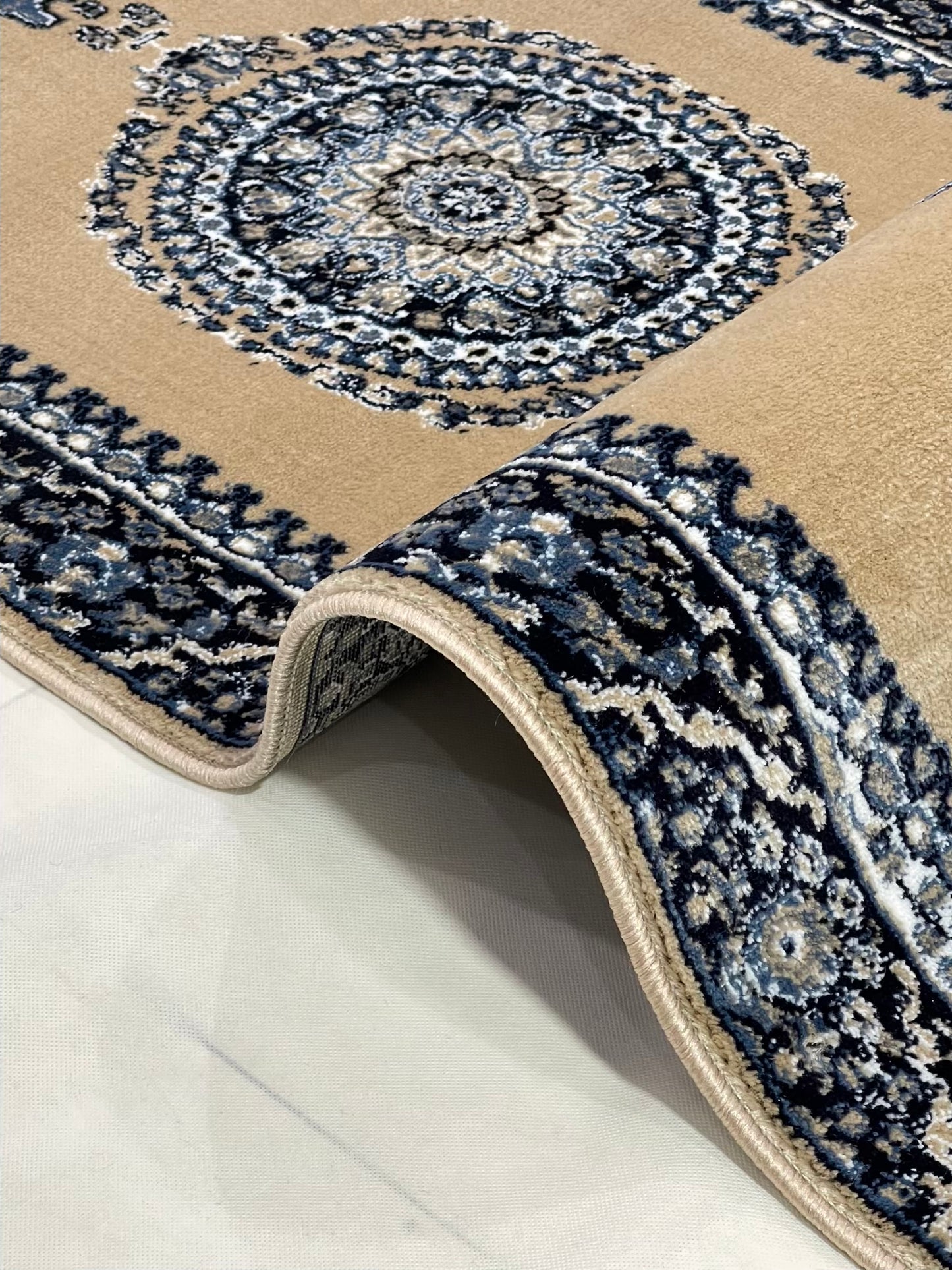 Mink Persian Polypropylene Woven Rug.
Size : 2.6 ft width x 6.6 ft length
(80 cm x 200cm)
