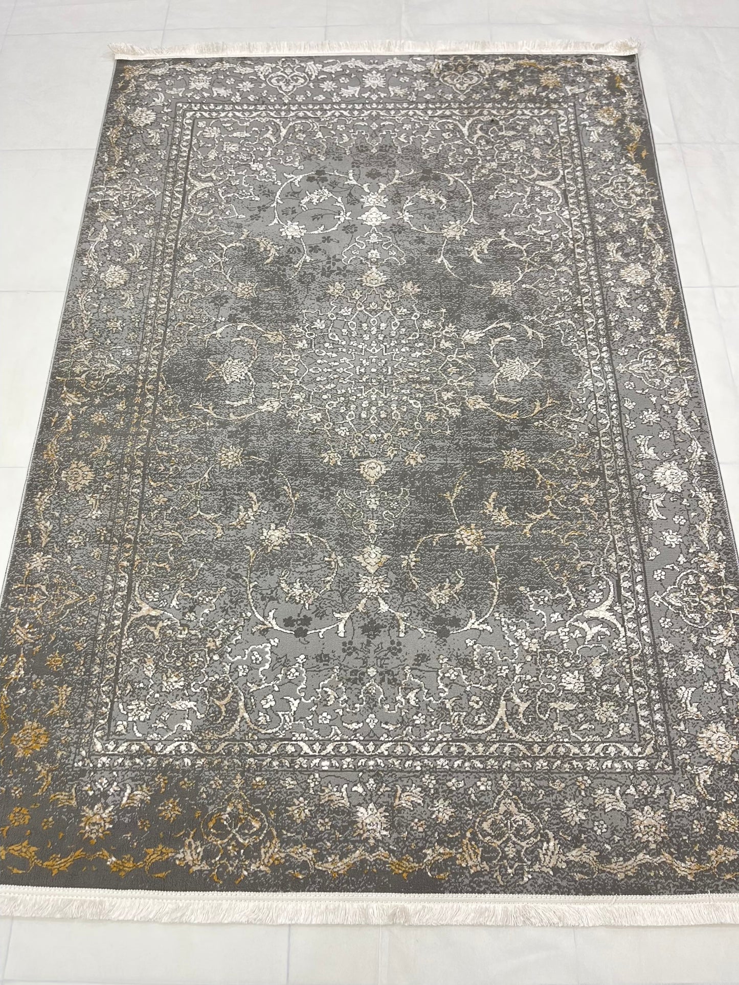 Irani Vintage Woven Rug.
Article -2040-Grey
Size: 4 ft width x 6 ft length ( 120cm x 180 cm)