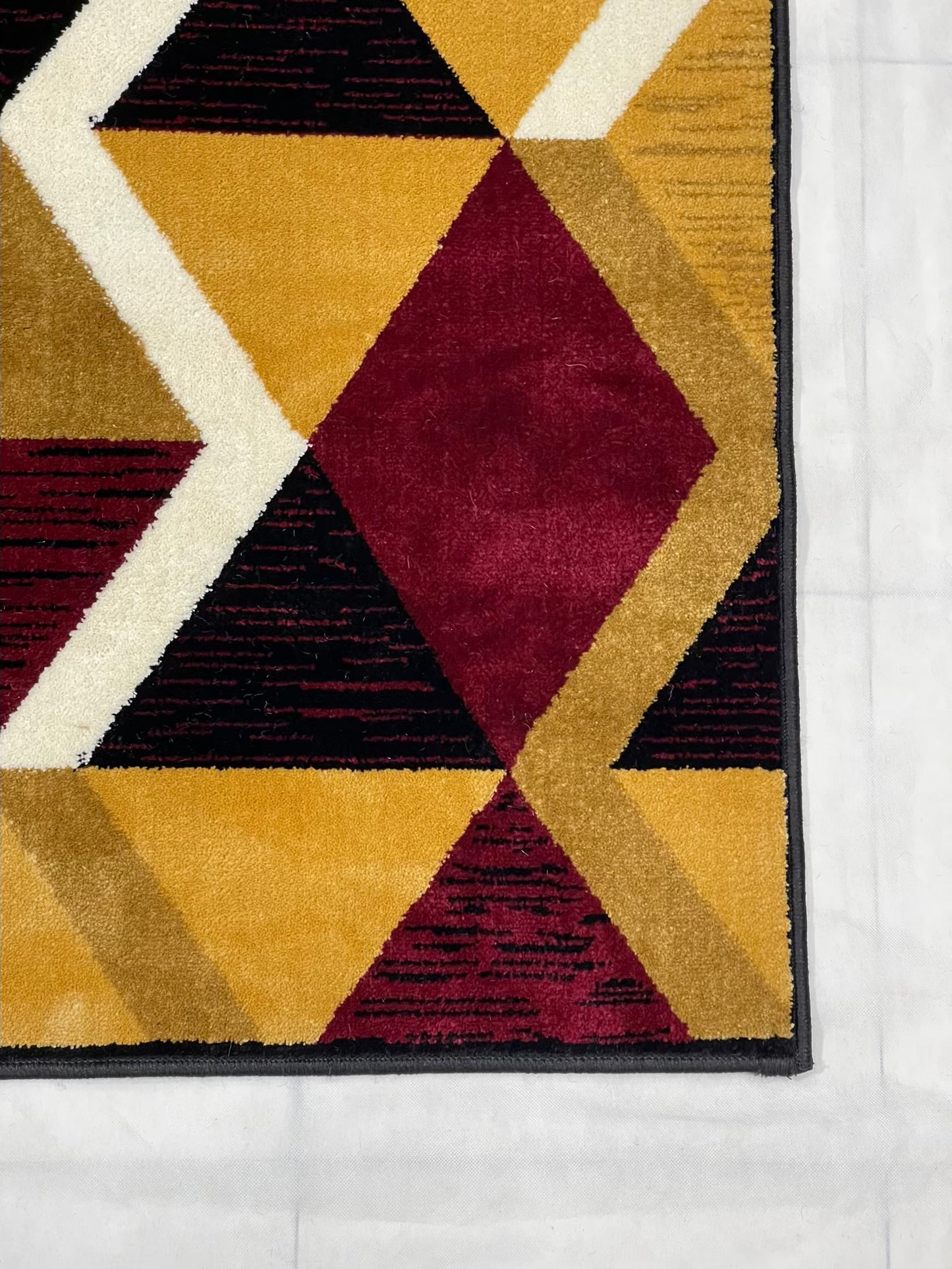 Modern Polypropylene Rug,back woven(Article-1443-black, Multi)
Size : 5ft width x 7.3ft length (150cm x 220cm)