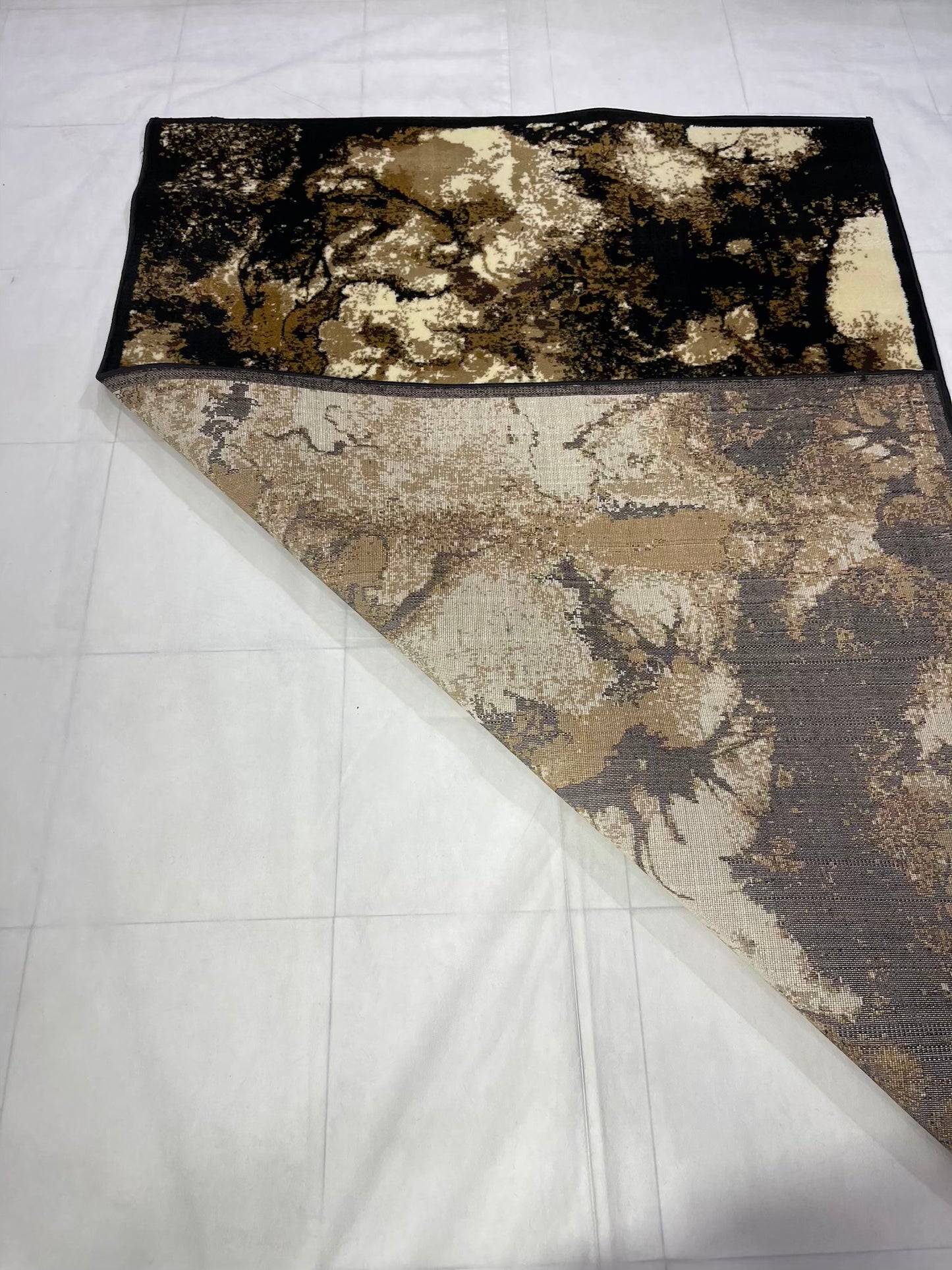 Modern polypropylene Rug,back woven(Article-1302-Black)
Size : 5ft width x 7.3ft length (150cm x 220cm)