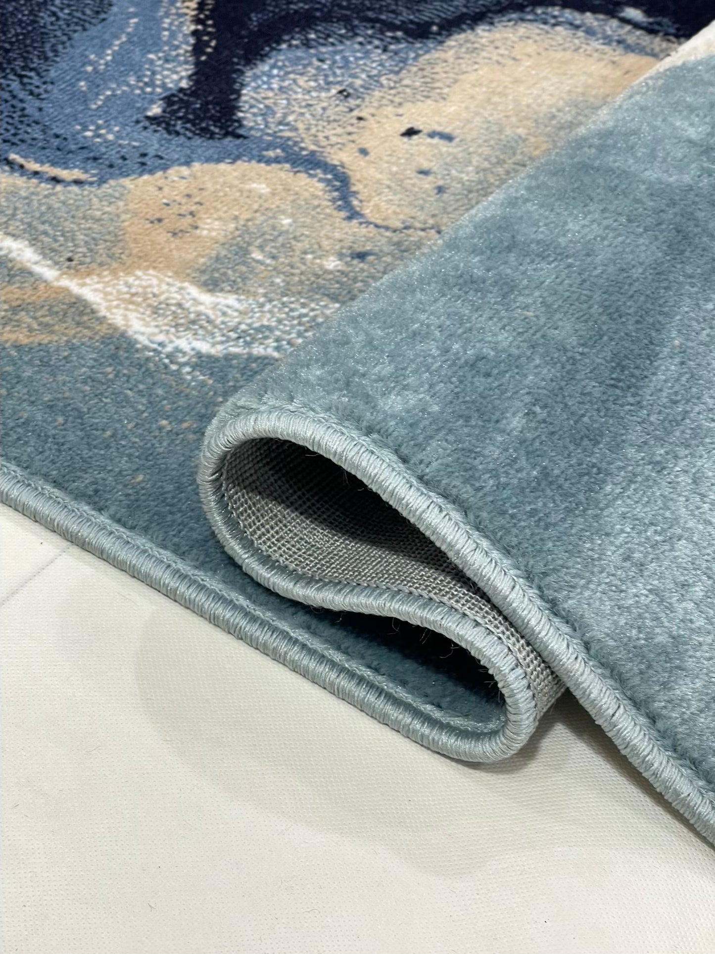 Feroze Modern Polypropylene Woven Runner.
Size : 2.6 ft width x 6.6 ft length
(80 cm x 200 cm)