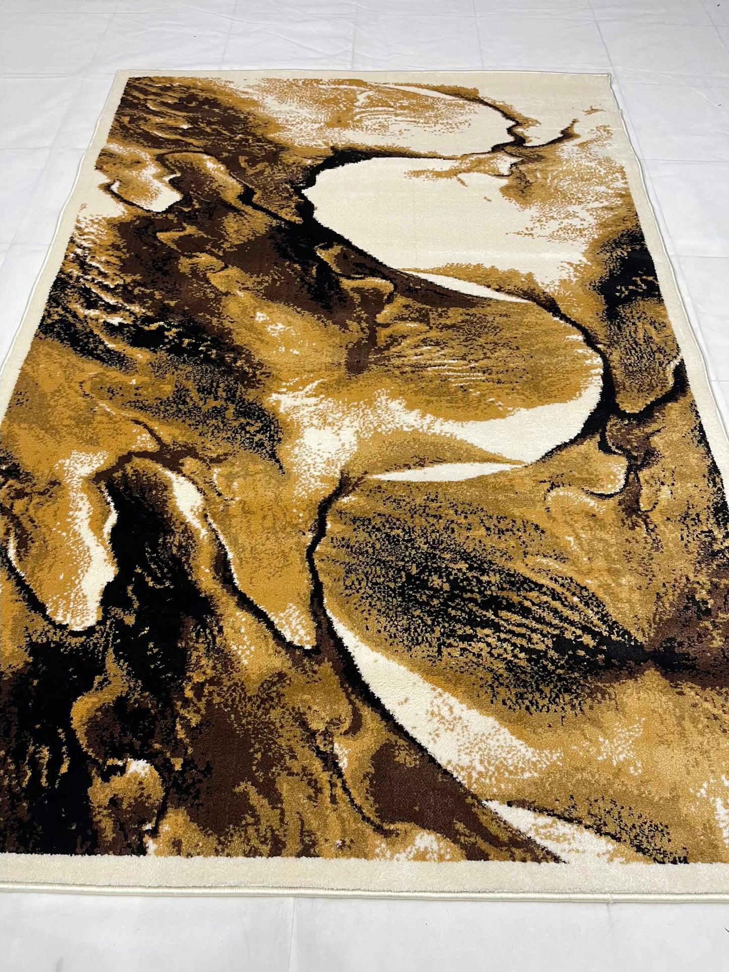 Modern polypropylene Rug,back woven(Article-670-Off white)
Size : 5ft width x 7.3ft length (150cm x 220cm)