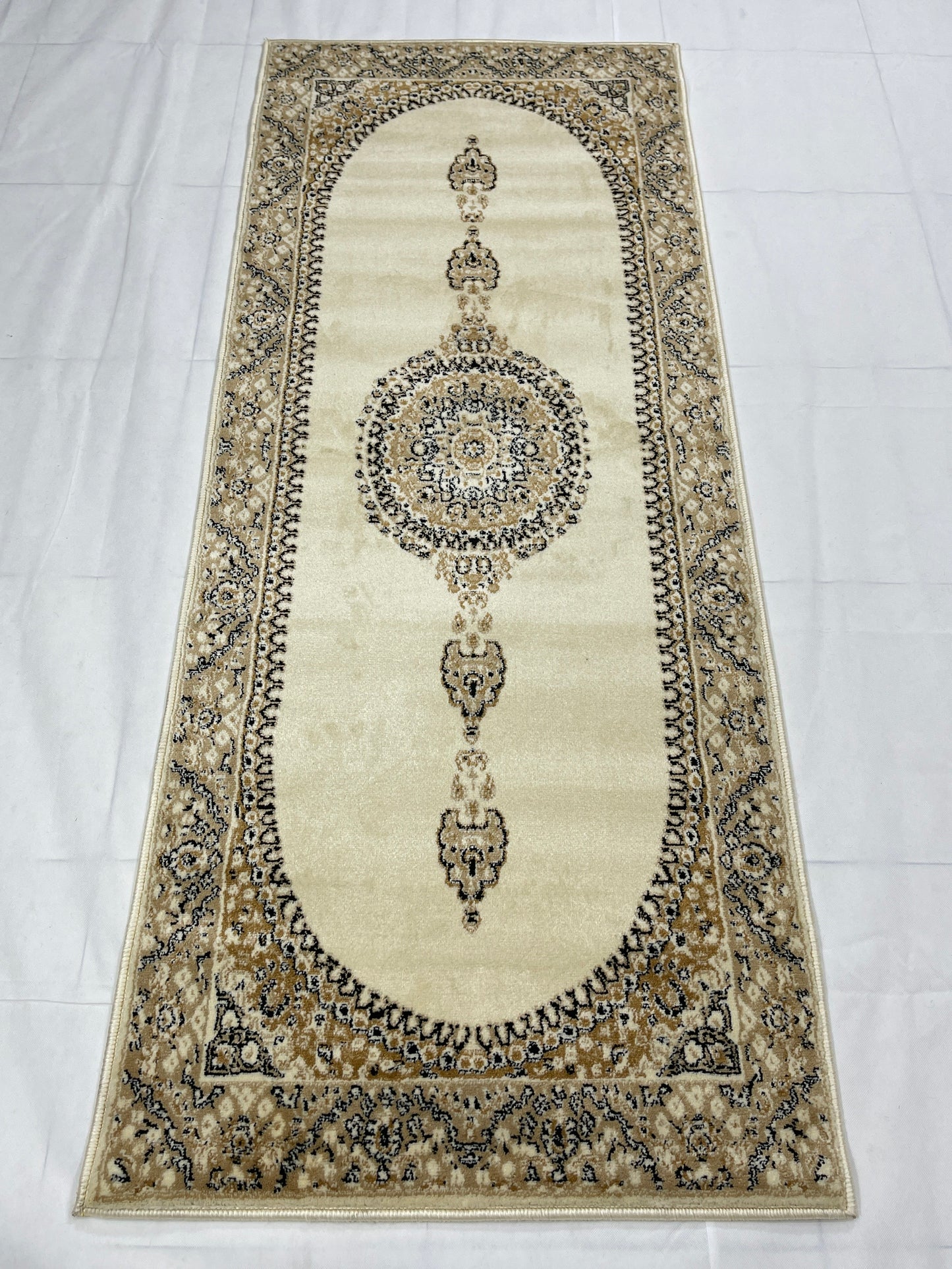 Off white Persian Polypropylene Woven Rug.
Size : 2.6 ft width x 6.6 ft length
(80 cm x 200cm)