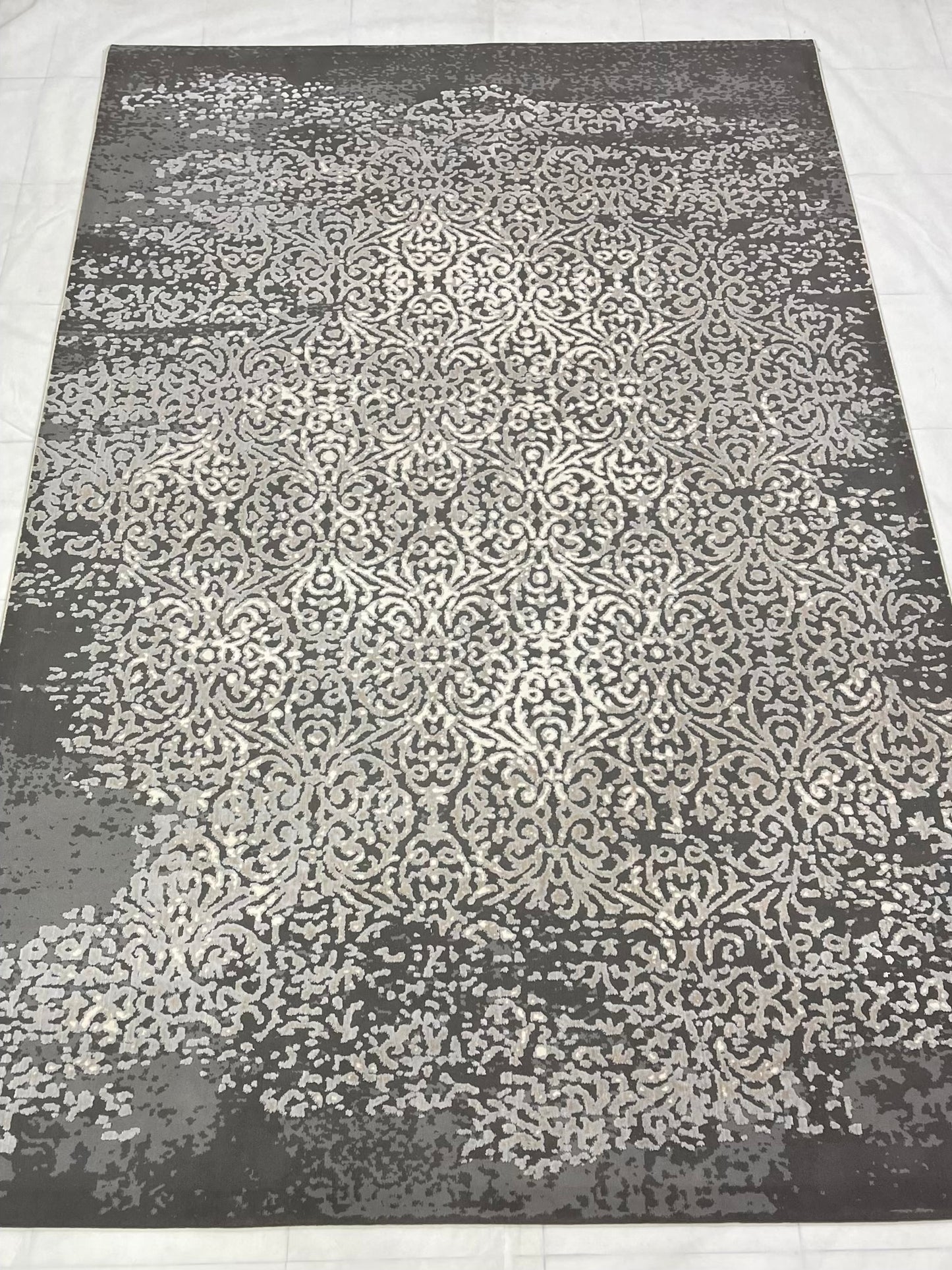 Irani Vintage Woven Rug.
Article -2030-Grey
Size: 6.6 ft width x 9.6 ft length (200cm x 290cm)