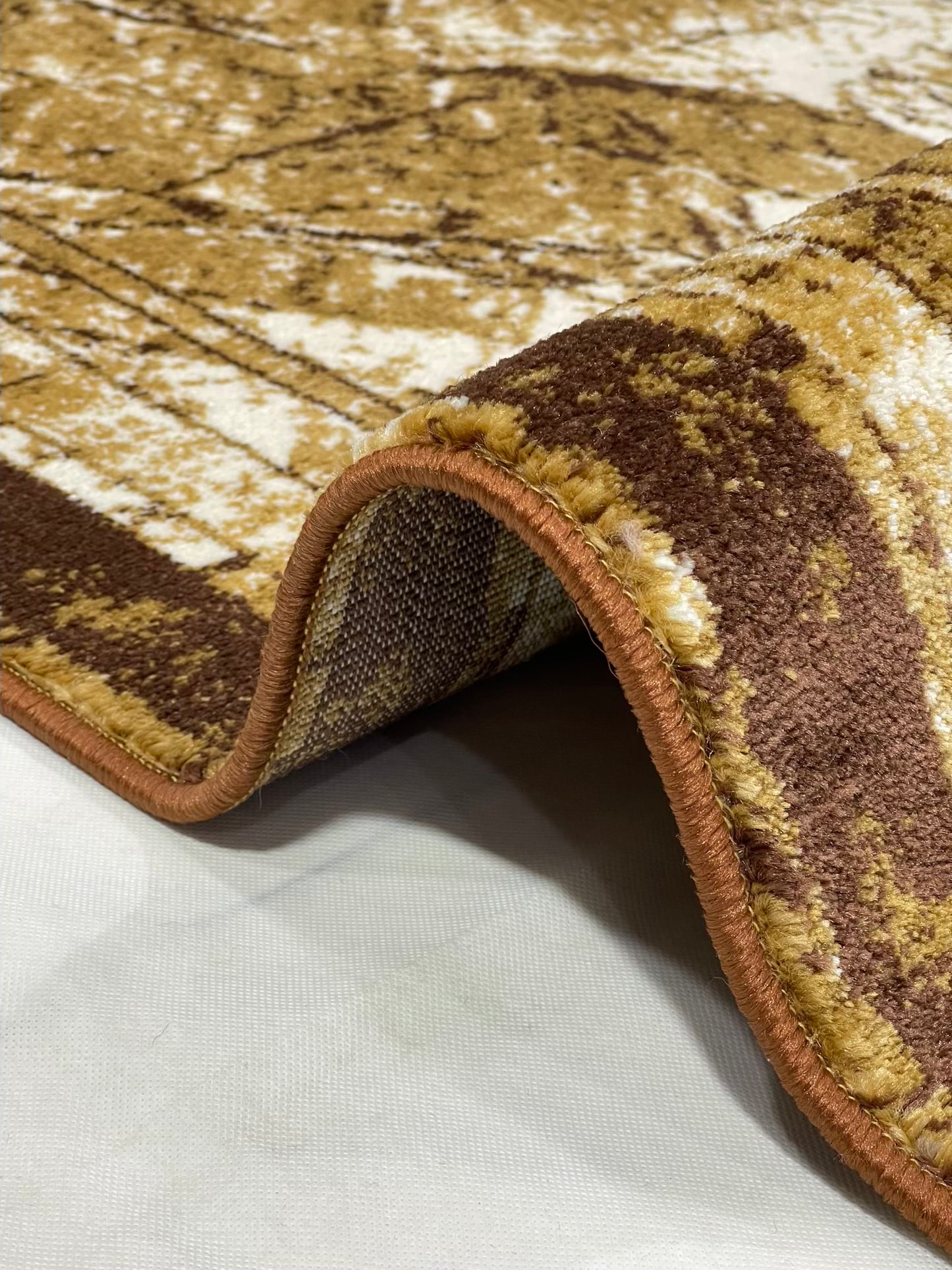 Modern polypropylene Rug,back woven
(Article-175-Brown)
Size : 4 ft width x 5.6 ft length (120 cm x 170 cm)