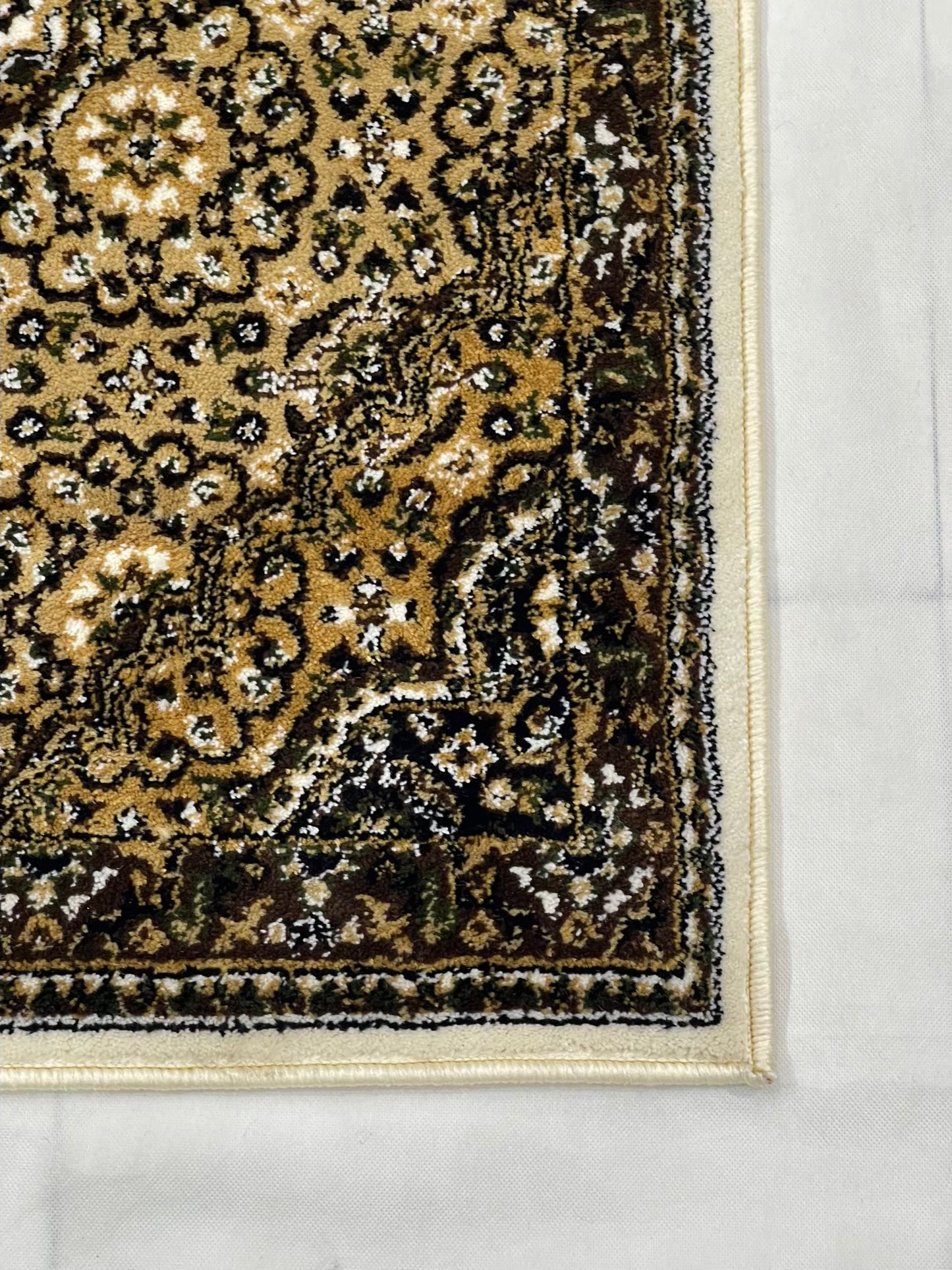 Off white Persian Polypropylene Woven Runner.
Size : 2.6 ft width x 6.3 ft length
(80 cm x 200cm)