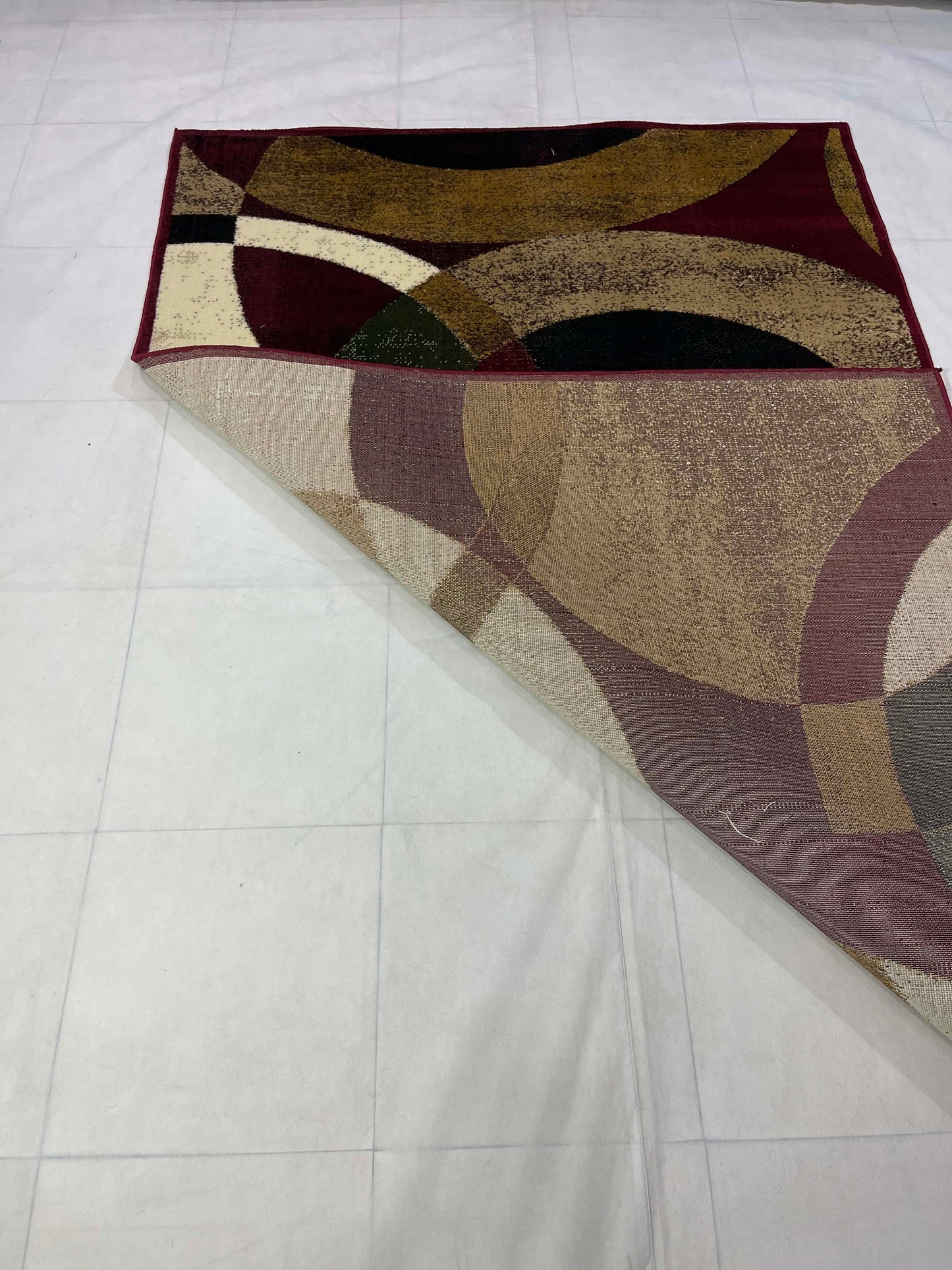 Modern polypropylene Rug,back woven(Article-1627-Red)
Size : 5ft width x 7.3ft length (150cm x 220cm)