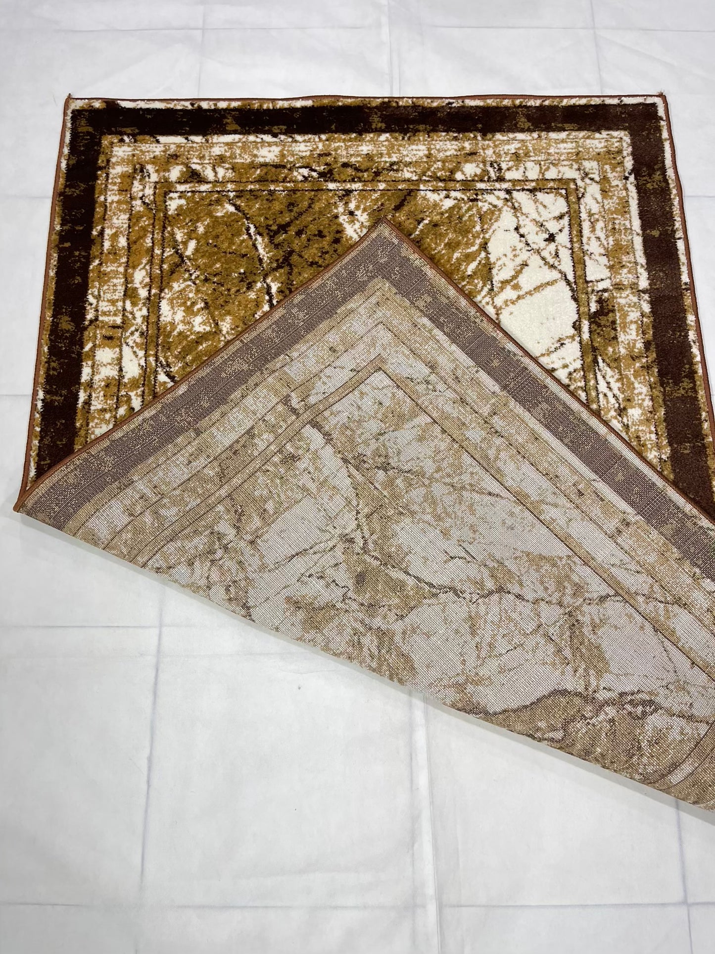 Modern polypropylene Rug,back woven
(Article-175-Brown)
Size : 4 ft width x 5.6 ft length (120 cm x 170 cm)
