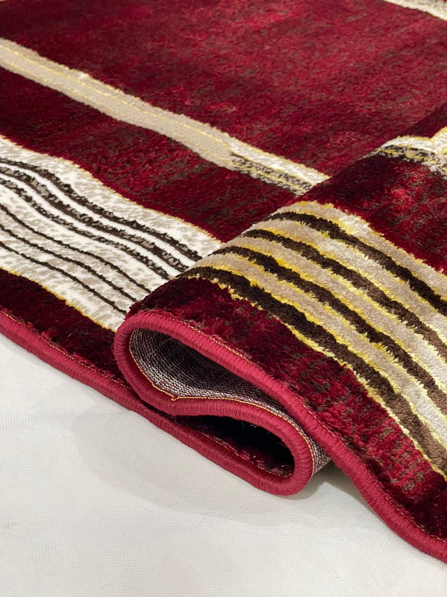 Pakistani Silk Woven Rug.(Article-1550-Red) Size : 4 ft width x 5.6 ft length