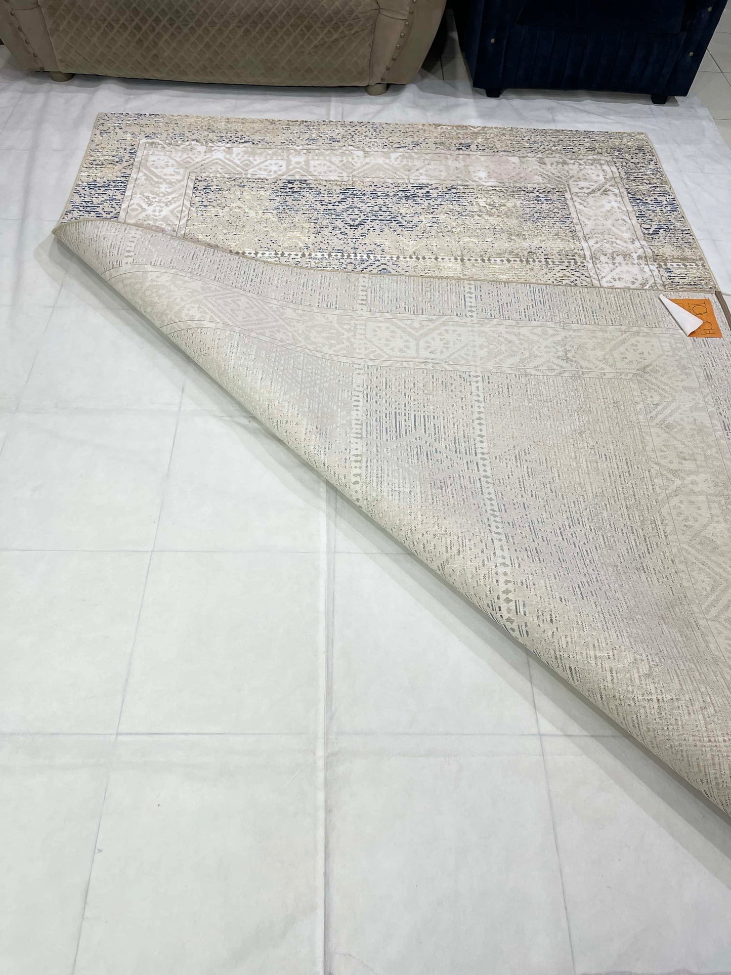 Irani Vintage Woven Rug.
 Article -2029-Off White
Size: 6.6 ft width x 9.6 ft length (200cm x 290cm)
