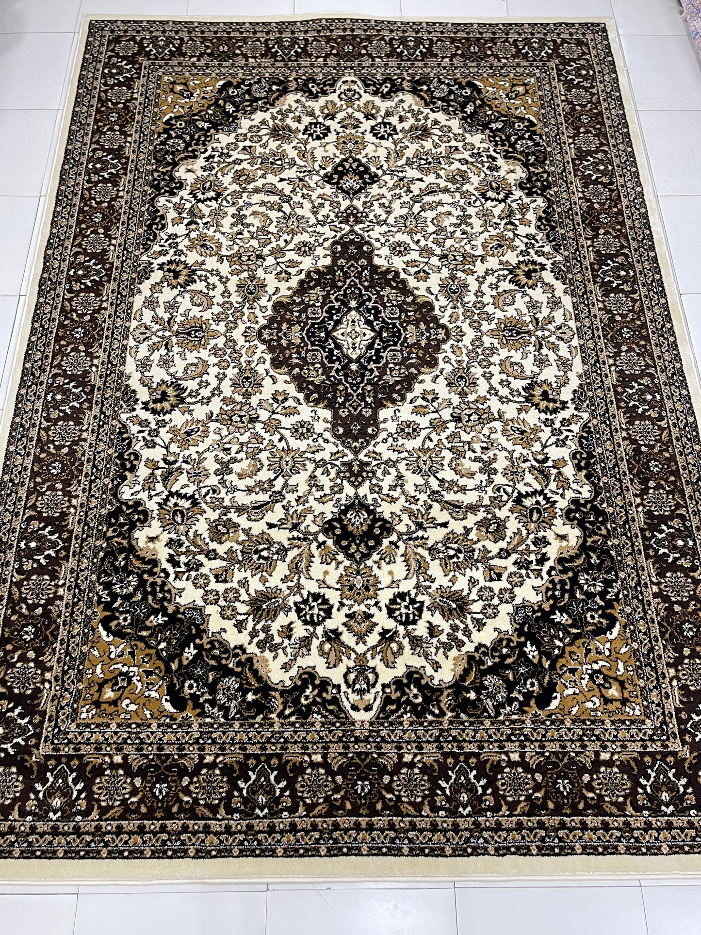 Persian polypropylene Rug,back woven(Article-01-Off white)
Size : 6.6 ft width x 9.6 ft length (200cm x 290cm)