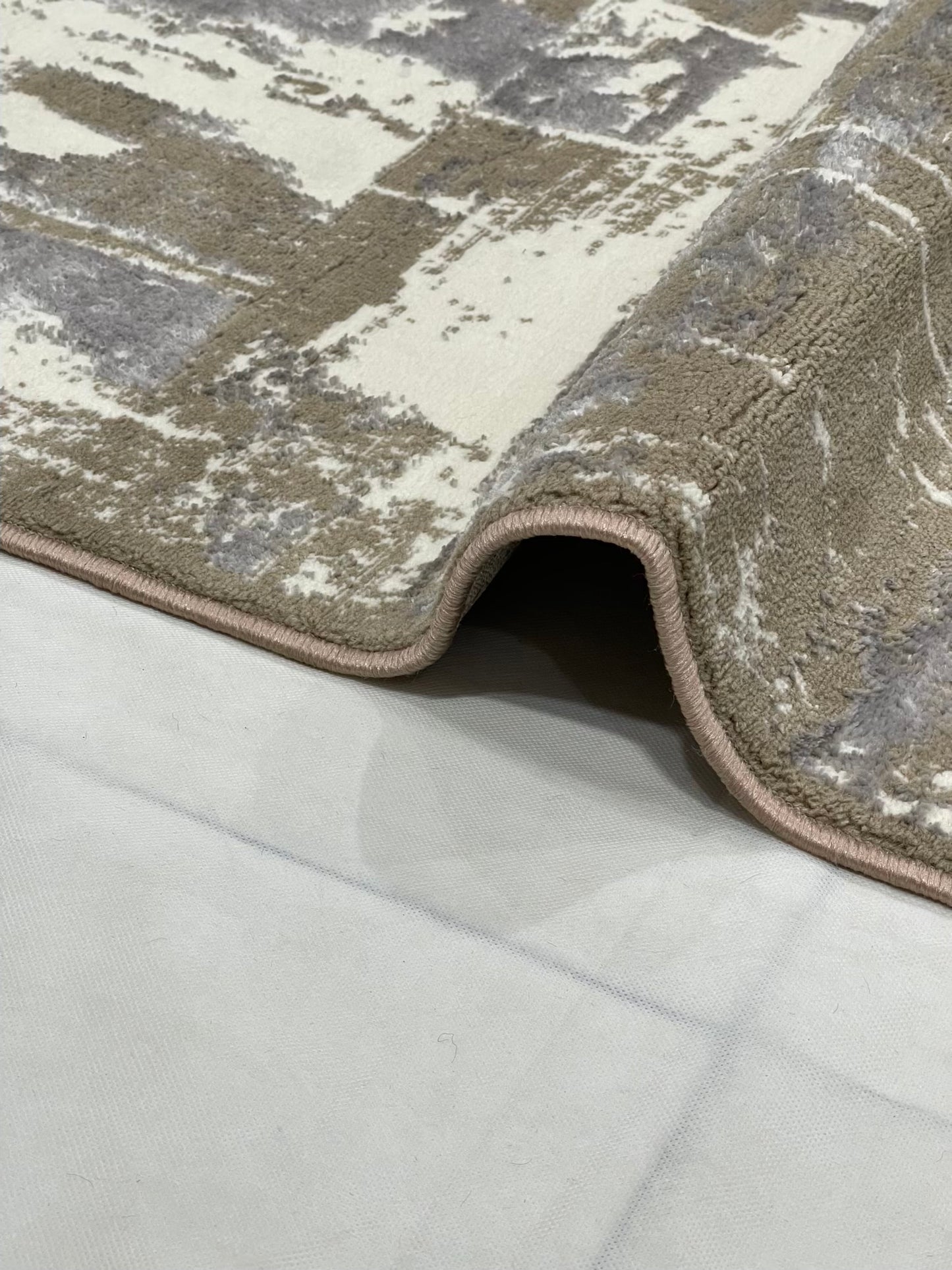 Pakistani Silk Woven Rug.(Article-1450-Light Beige)
Size : 5ft width x 7.3ft length (150cm x 220cm)