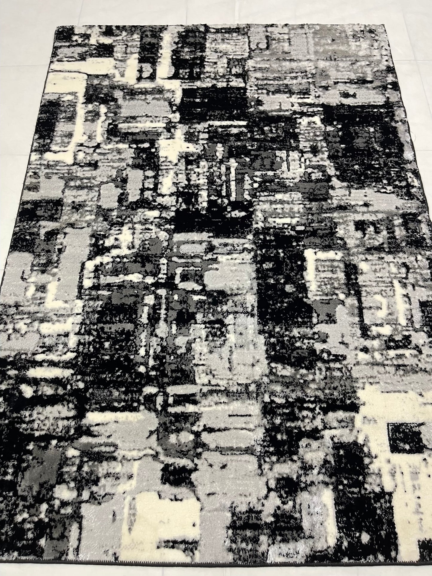 Turkish Top Quality Silk.(Article-1076-Black , Grey)
Size: 4 ft width x 5.6 ft length ( 120cm x 170cm)