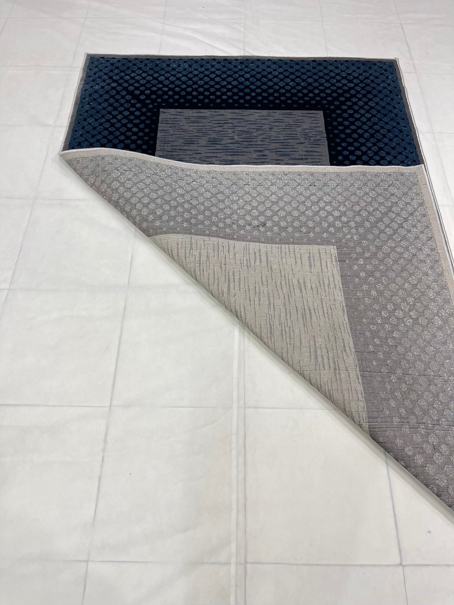 Modern polypropylene Rug,back woven(Article-1056-Grey) Size : 5ft width x 7.3ft length (150cm x 220cm)