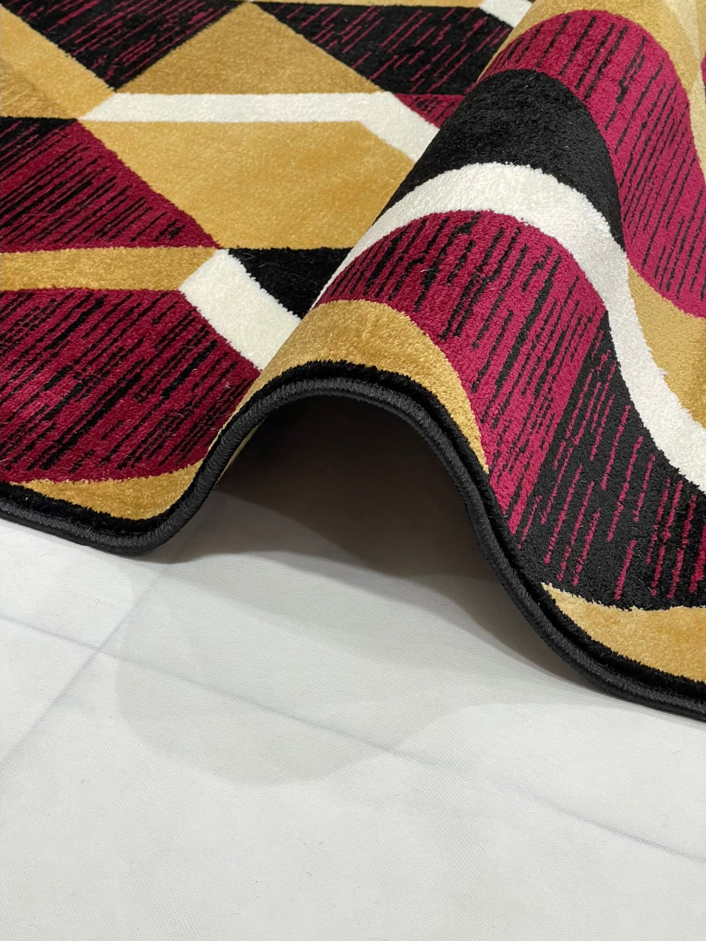 Modern Polypropylene Rug,back woven(Article-1443-black, Multi)
Size : 5ft width x 7.3ft length (150cm x 220cm)