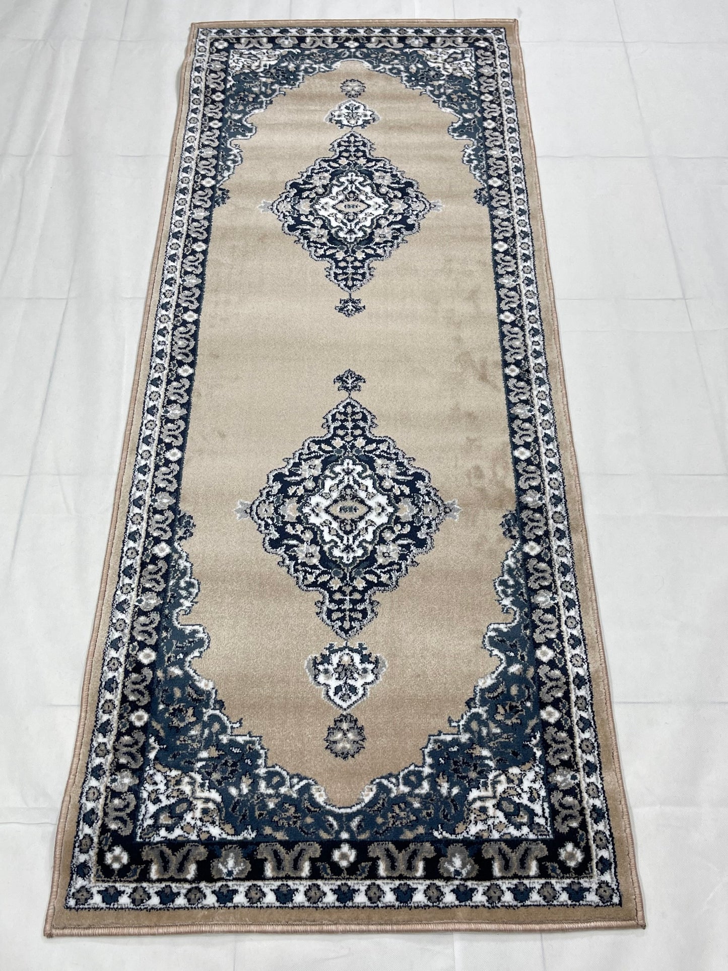Mink Persian Polypropylene Woven Rug.
Size : 2.6 ft width x 6.6 ft length
(80 cm x 200cm)