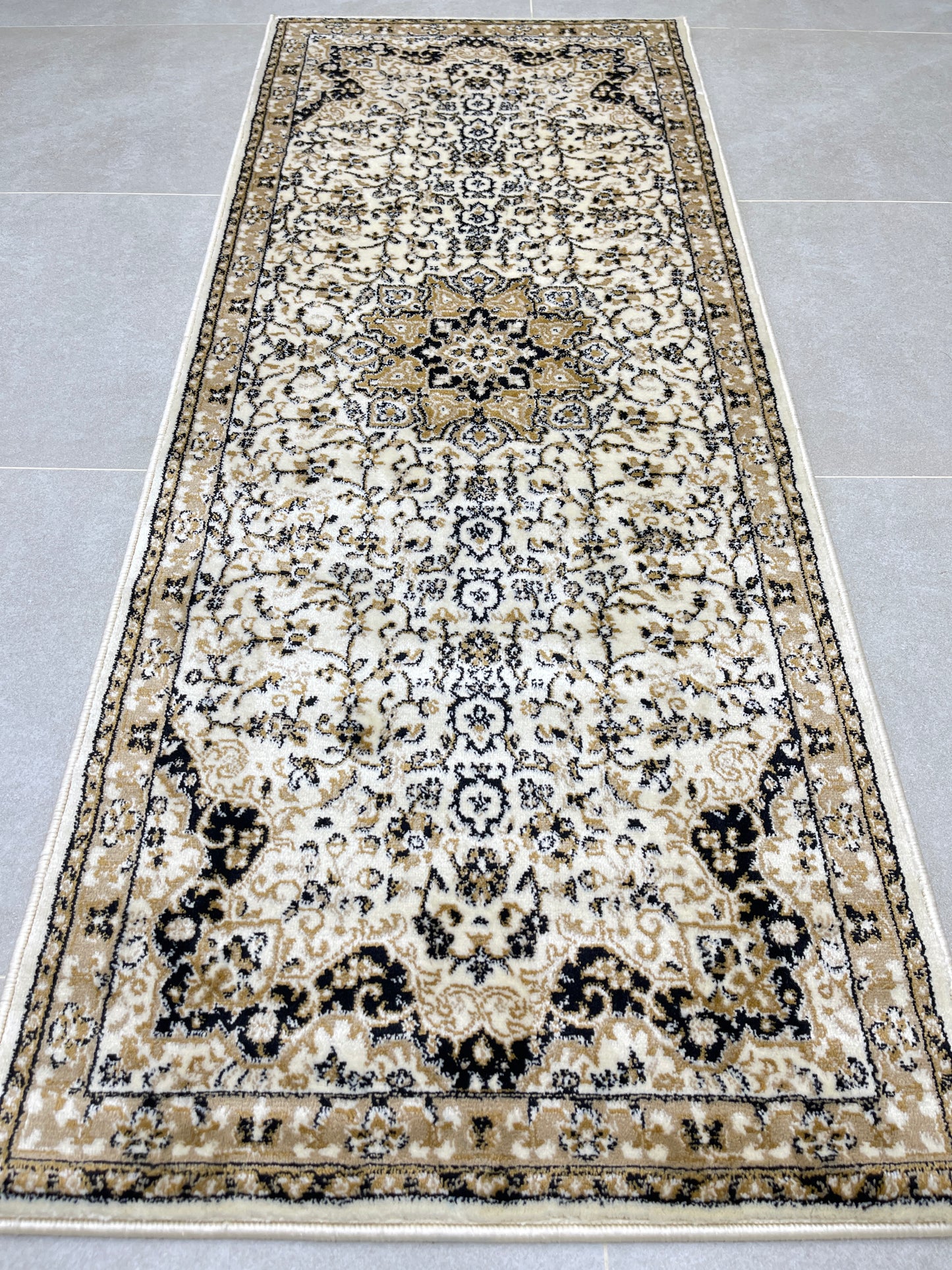 Off white Persian Polypropylene Woven Rug.
Size : 2.6 ft width x 6.6 ft length
(80 cm x 200cm)