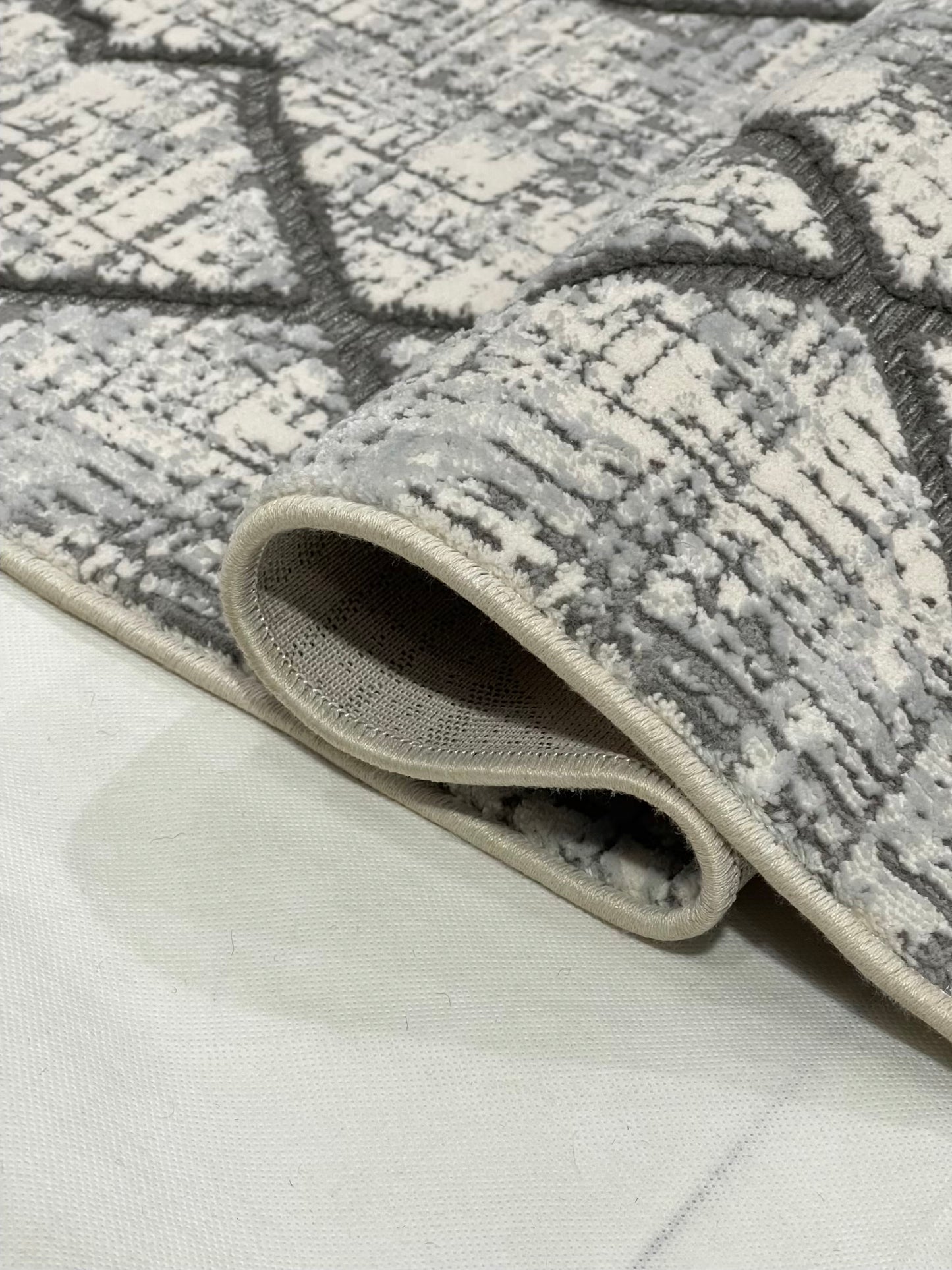 Irani viscose Rug , Woven Back
Article-302-Grey
Size : 3 ft width x 5 ft length (100 cm x 150cm)