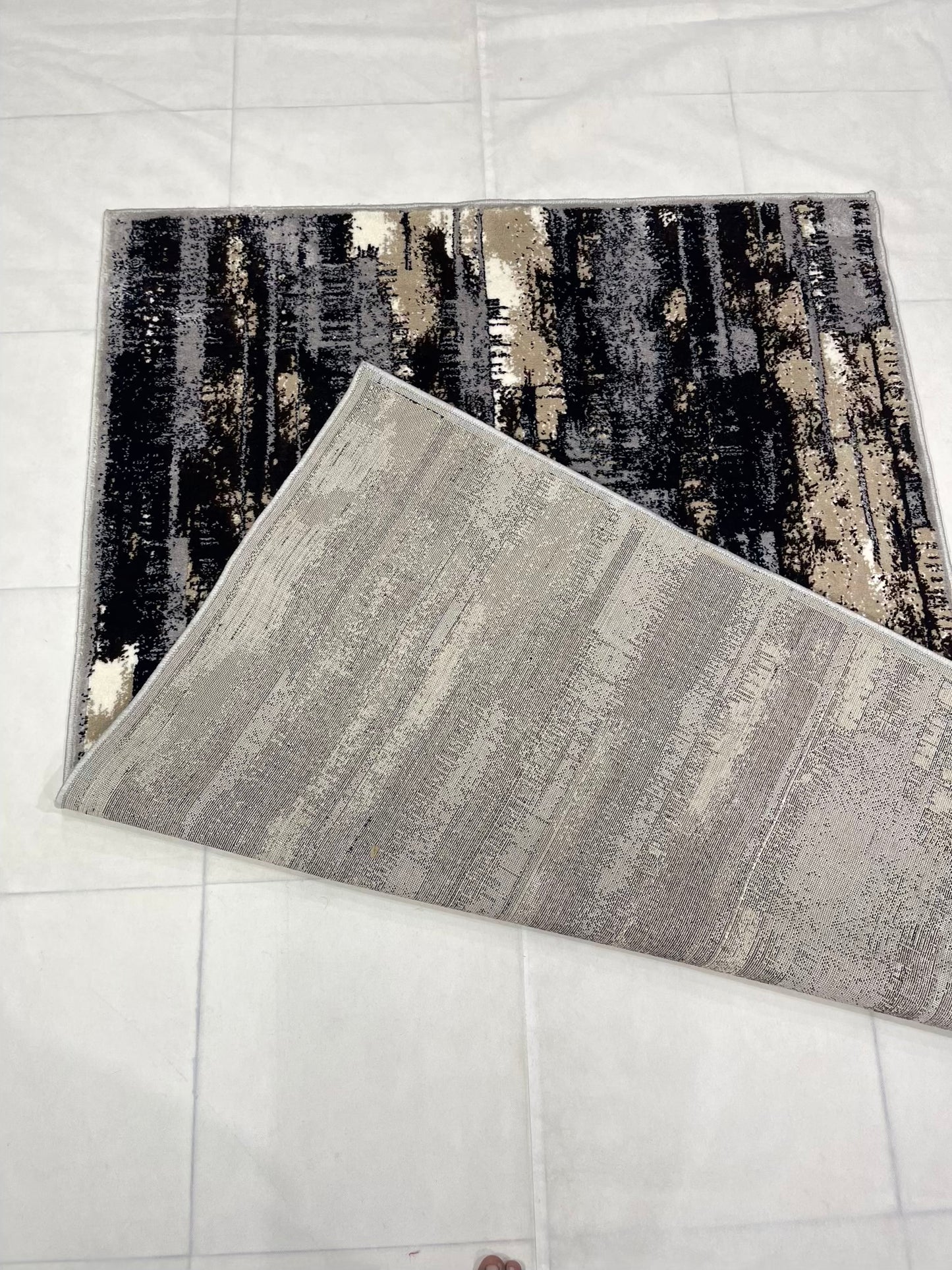 Pakistani Silk Woven Rug.(Article-1554-Grey) Size : 4 ft width x 5.6 ft length